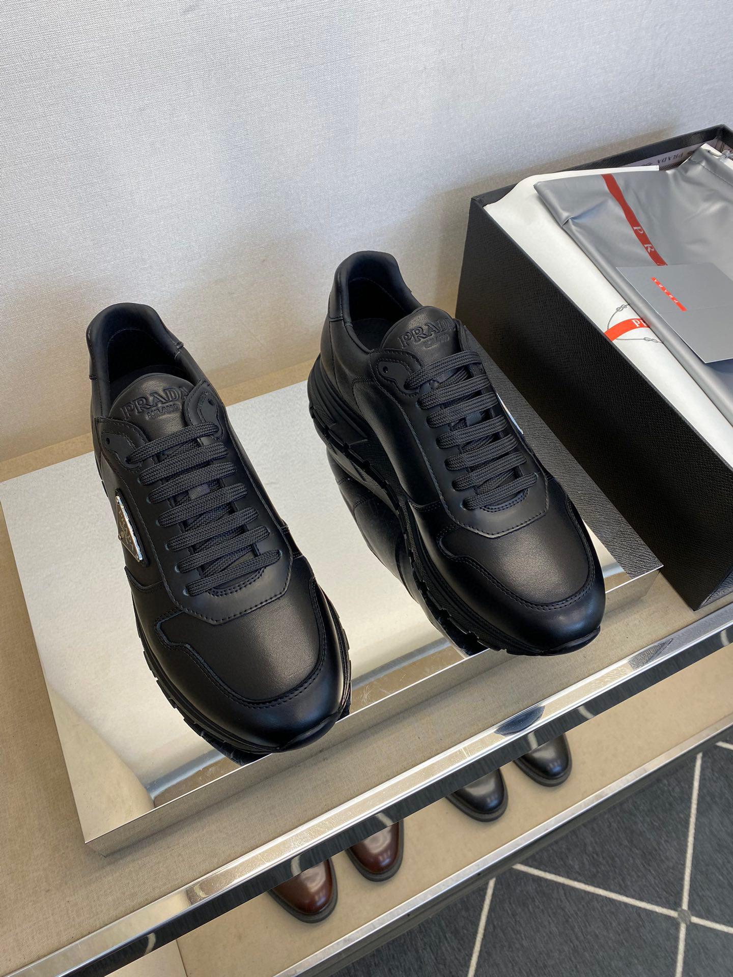 Кроссовки Prada