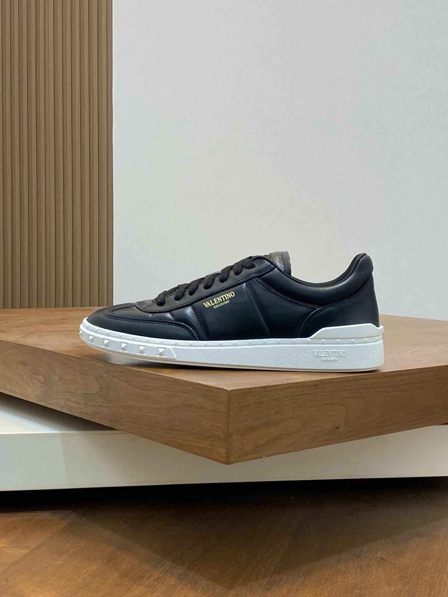 Кроссовки Valentino 