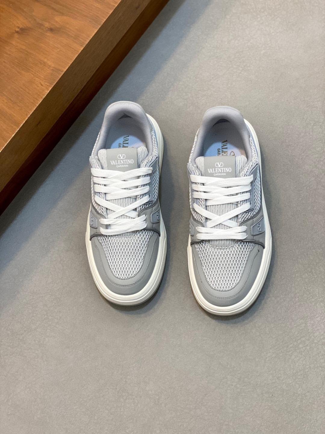 Кроссовки Valentino 