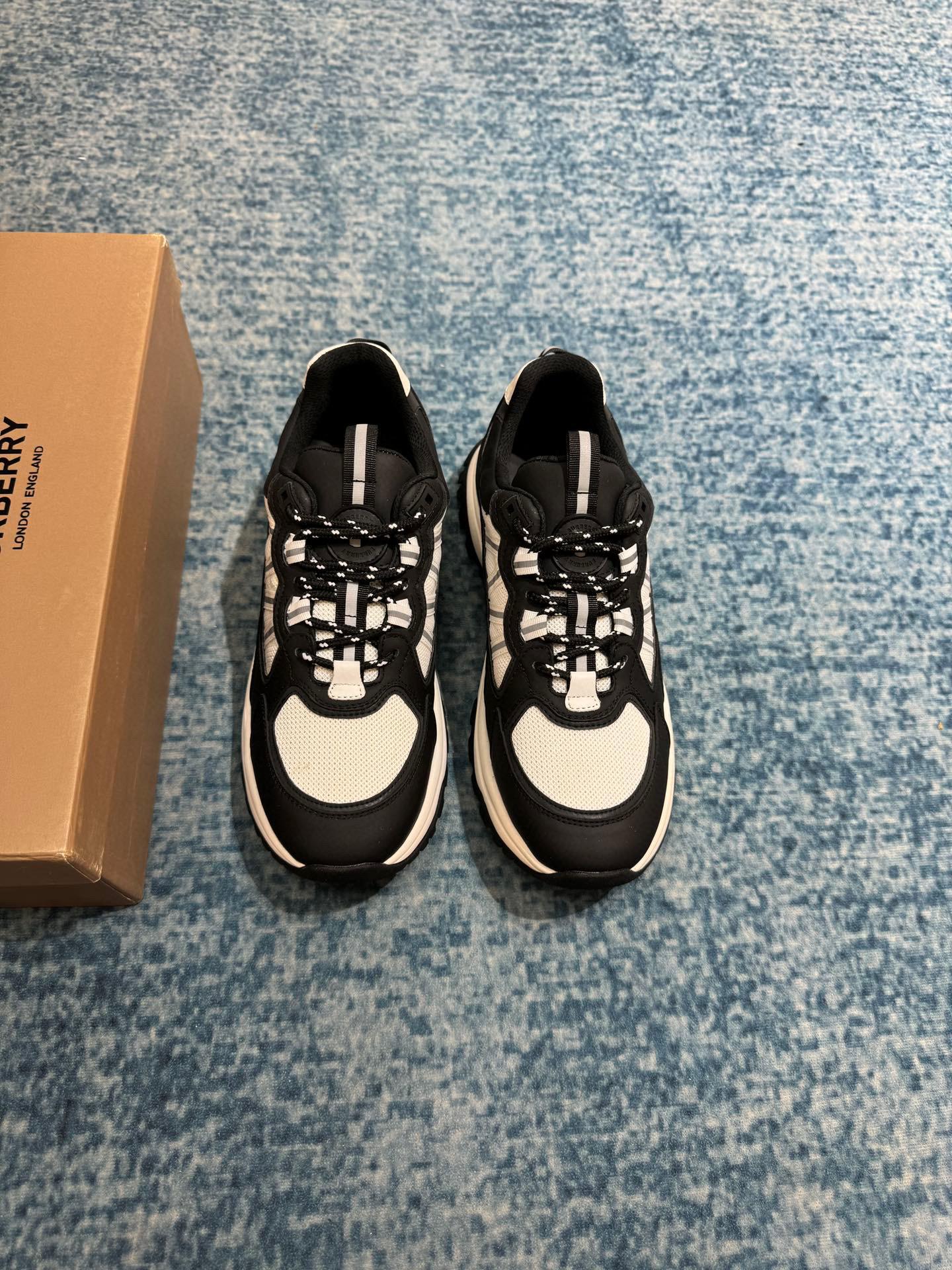 Кроссовки Burberry 