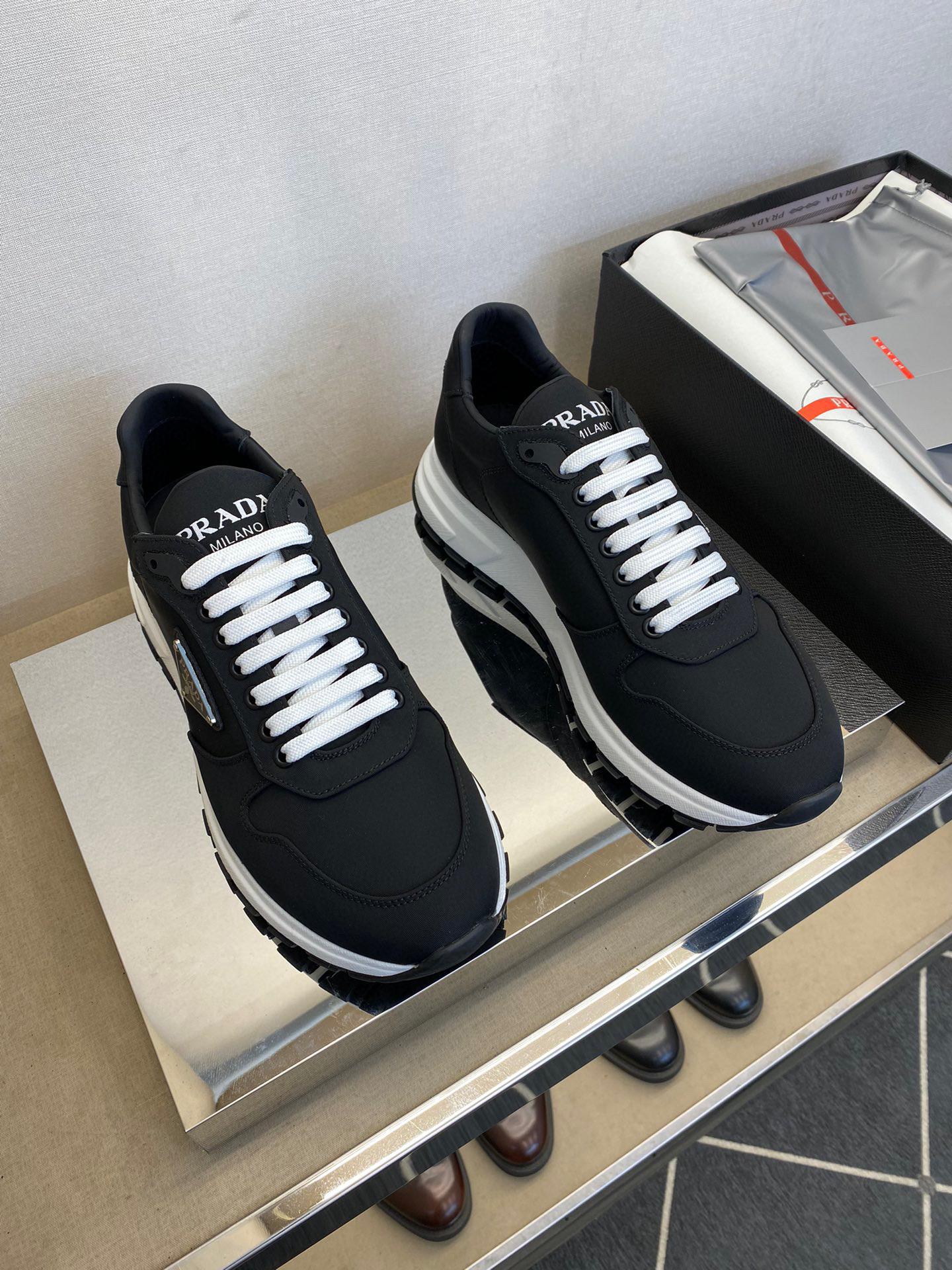 Кроссовки Prada