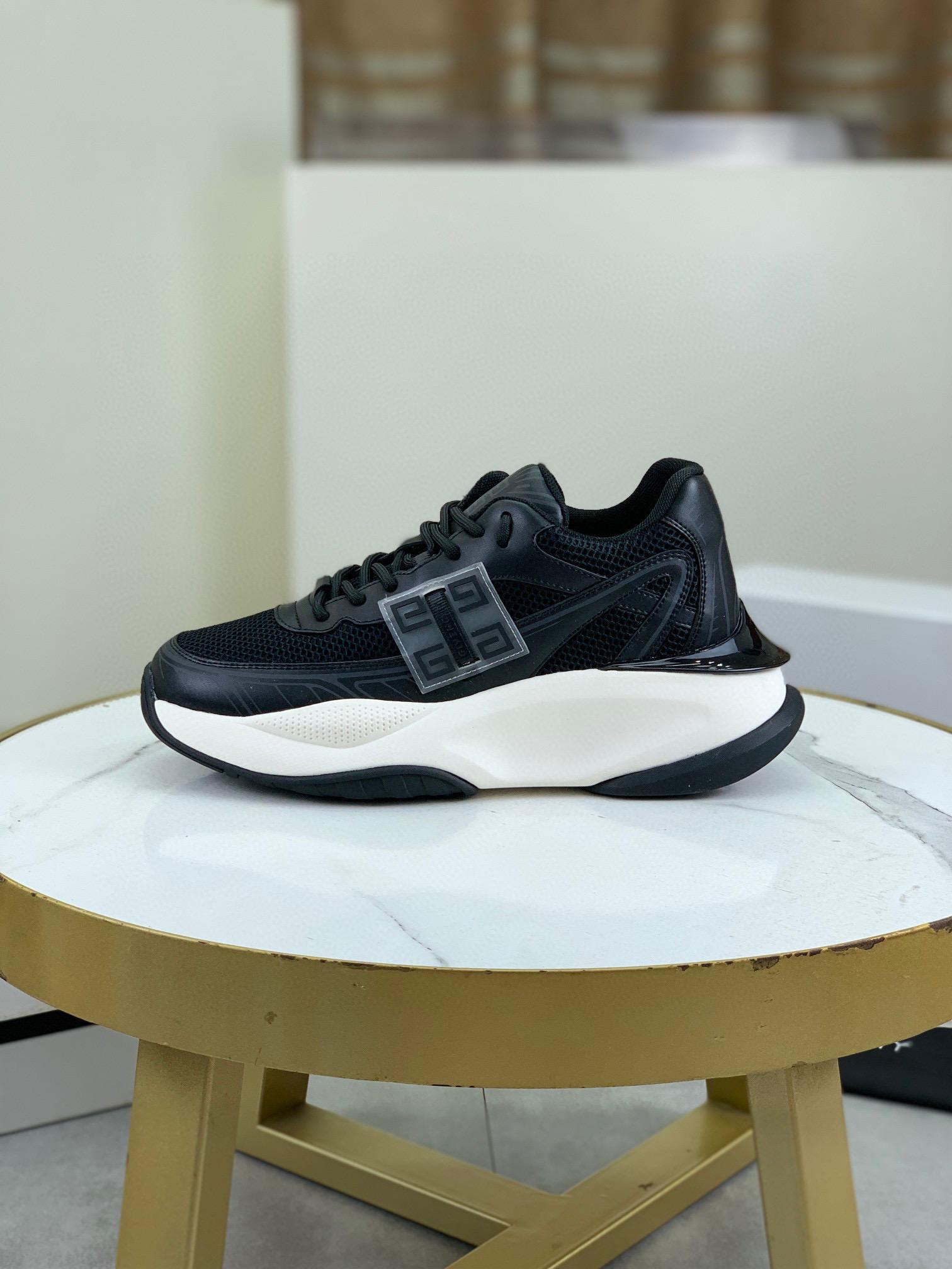 Кроссовки Givenchy 