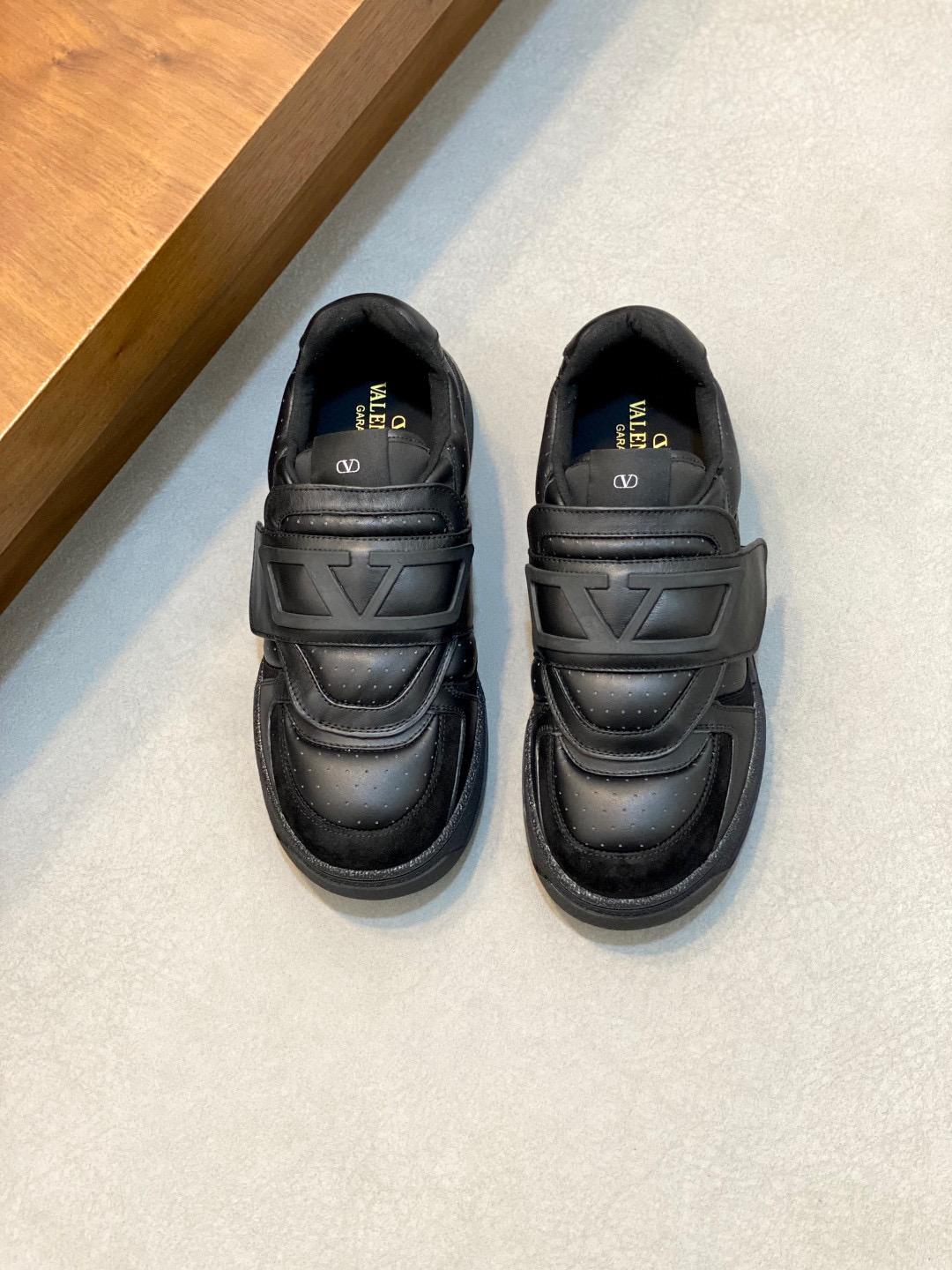 Кроссовки Valentino 