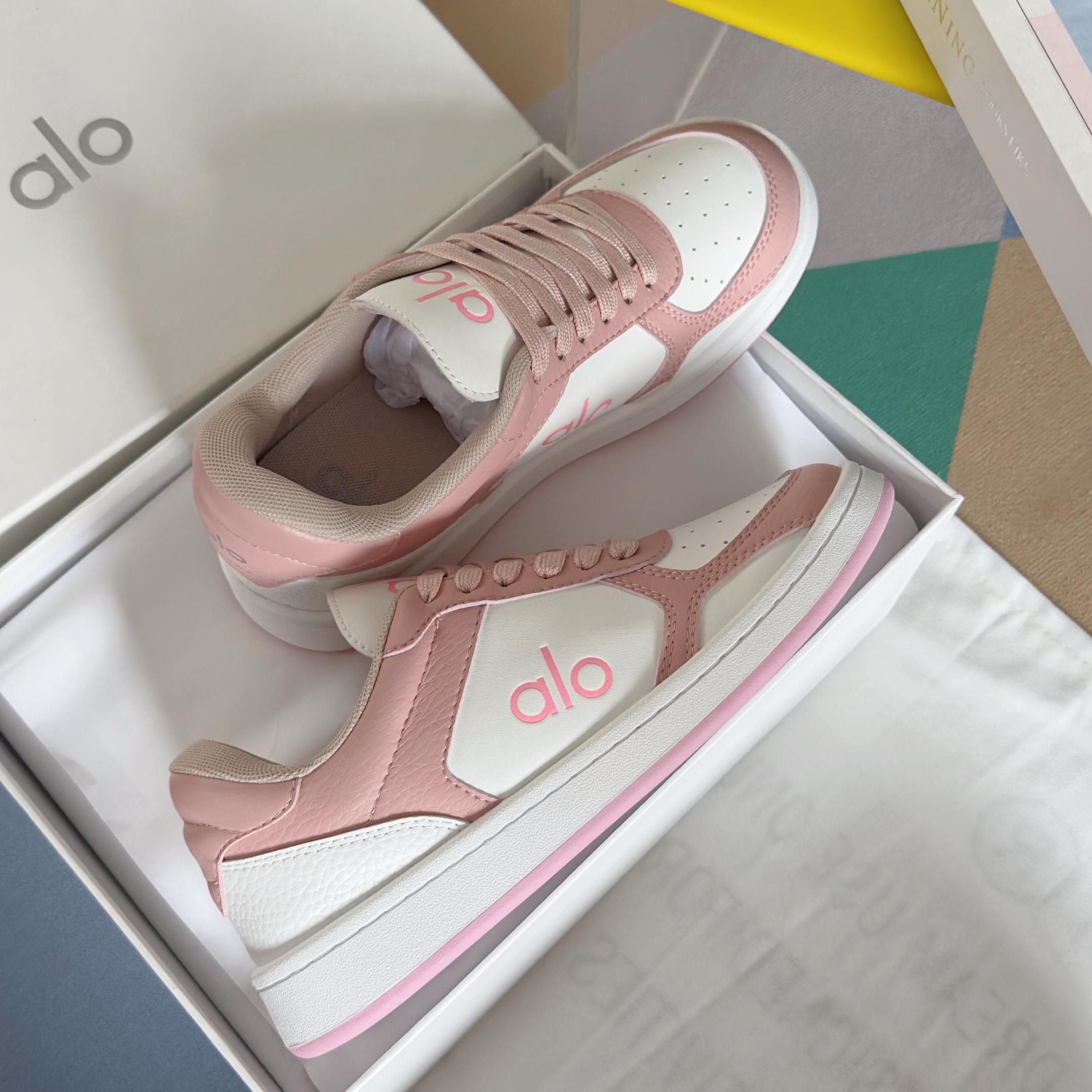 Кроссовки Alo Yoga 