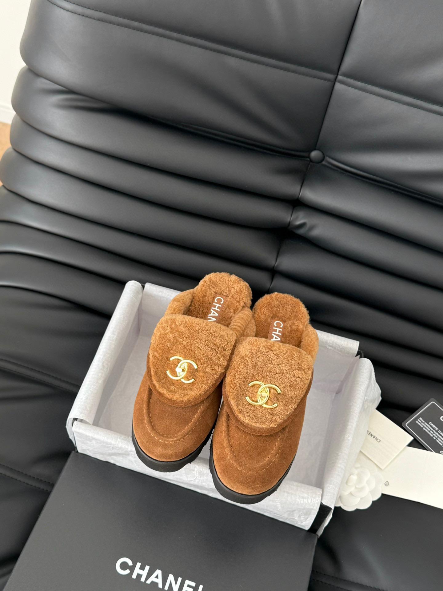 Мюли с мехом Chanel