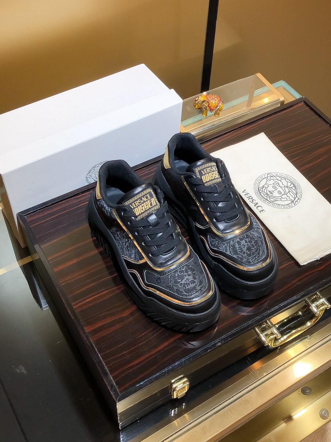 Кроссовки Versace 