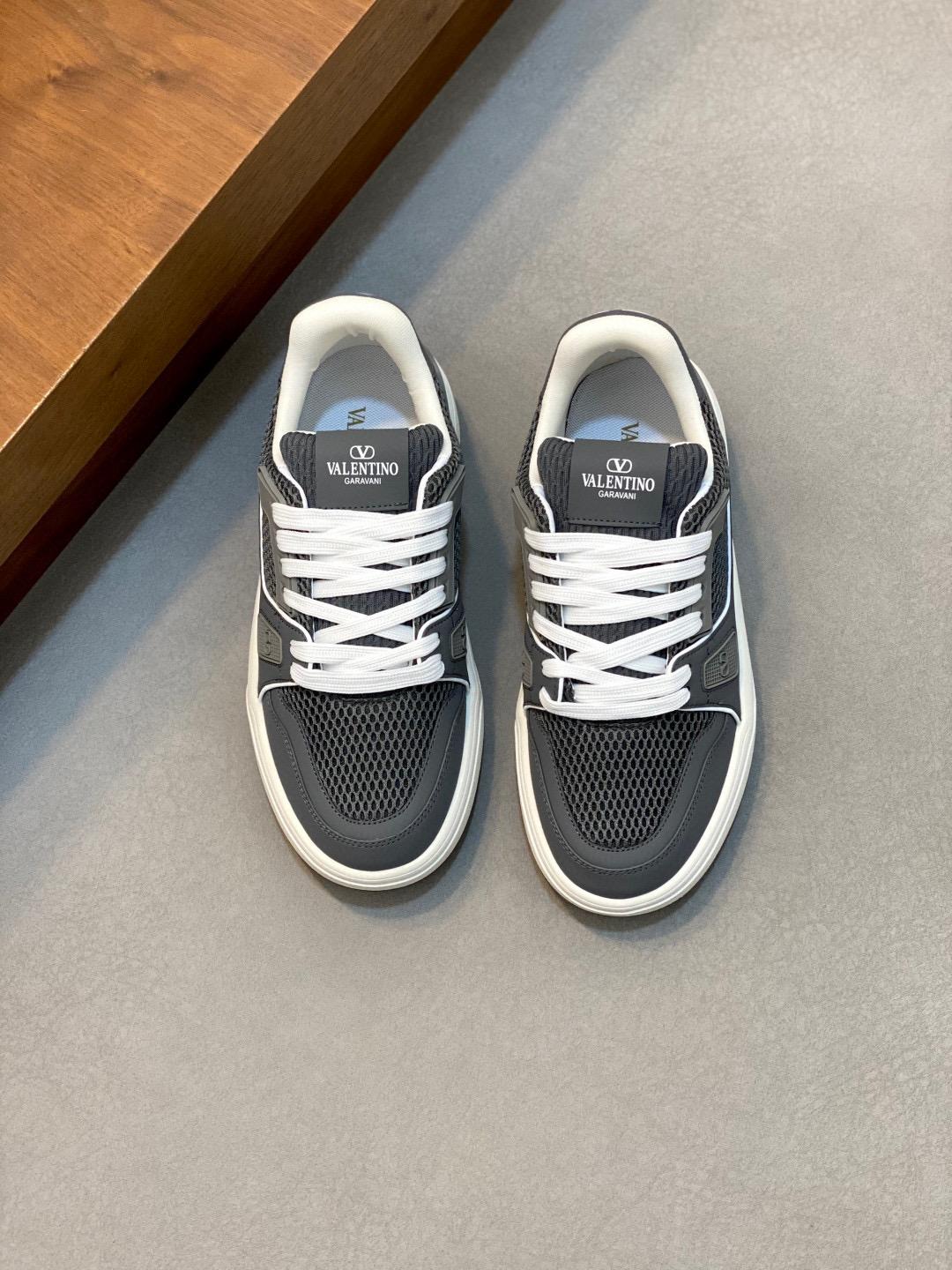 Кроссовки Valentino 