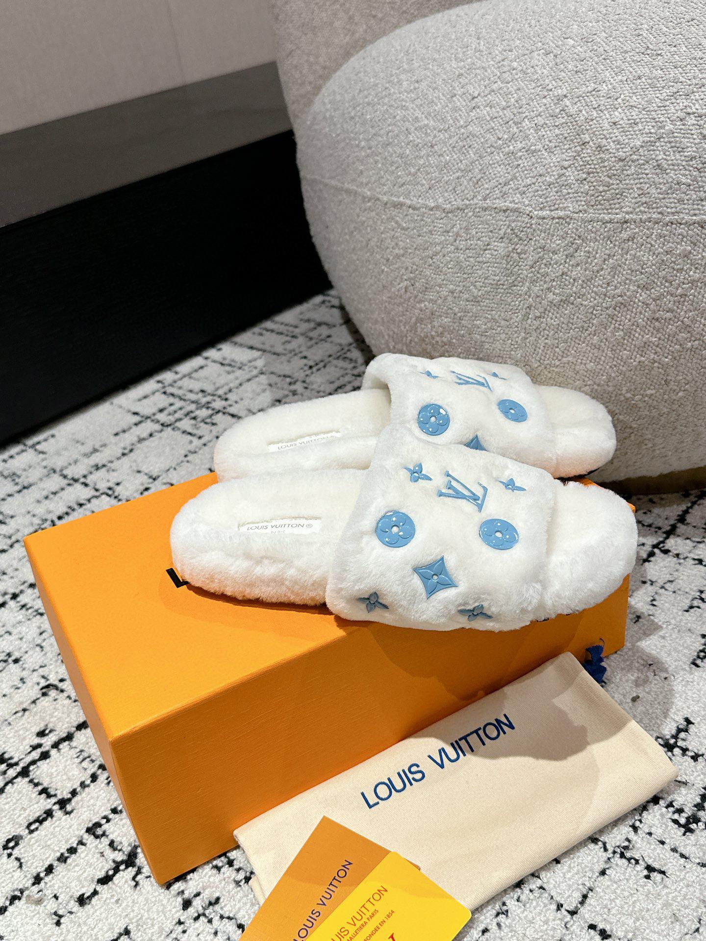 Тапки Louis Vuitton