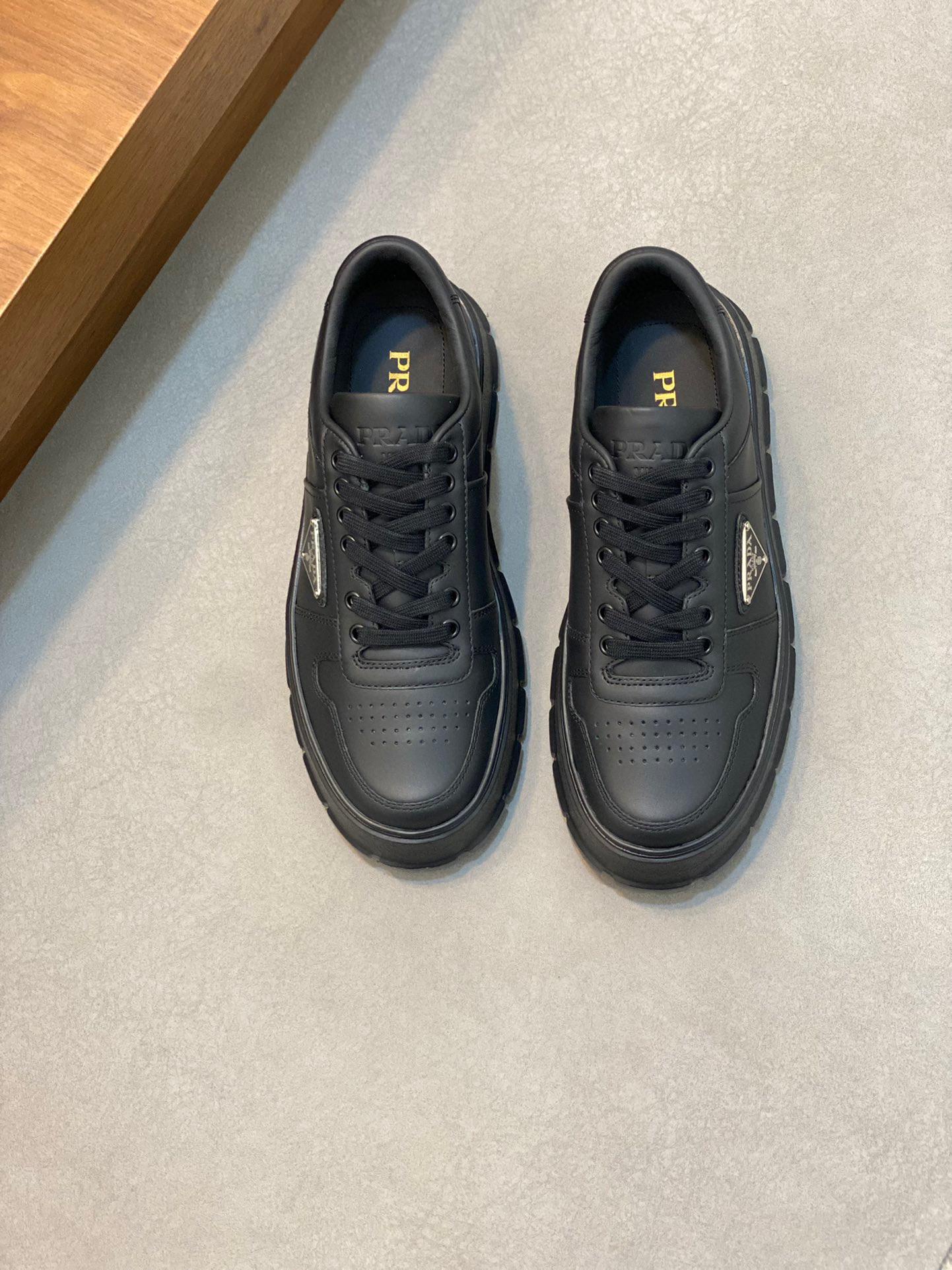 Кроссовки Prada 