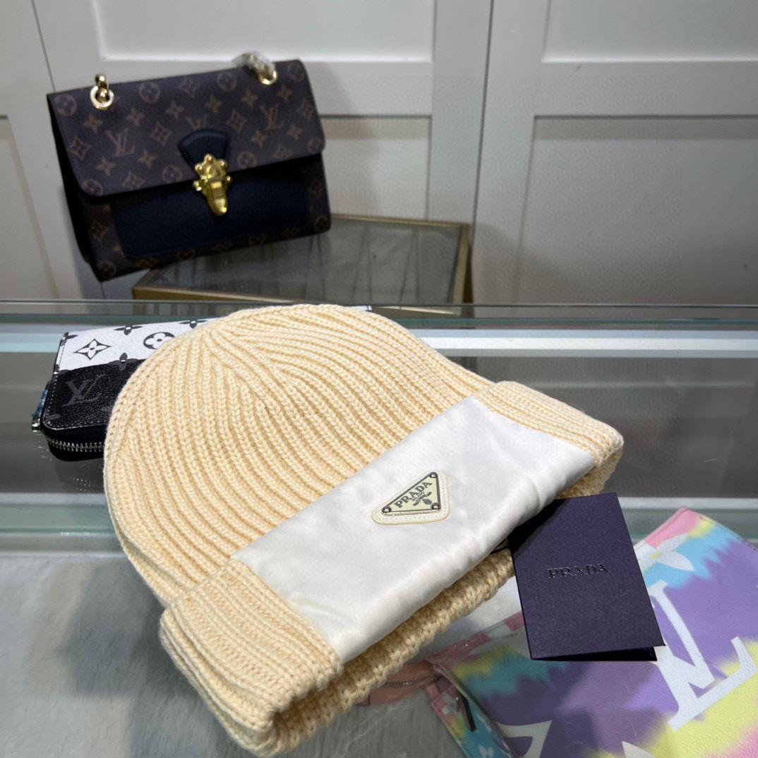 Шапка Prada