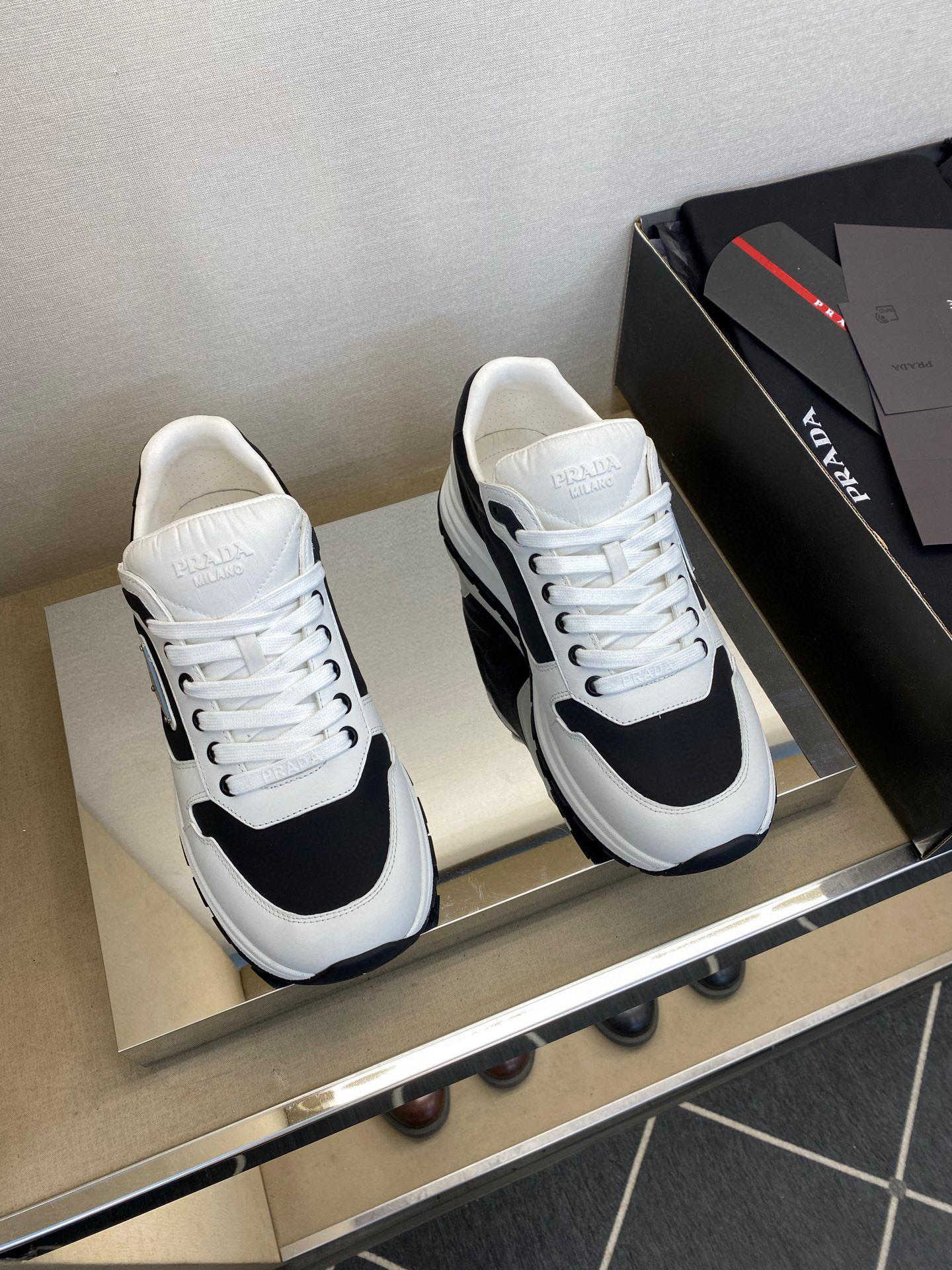 Кроссовки Prada 