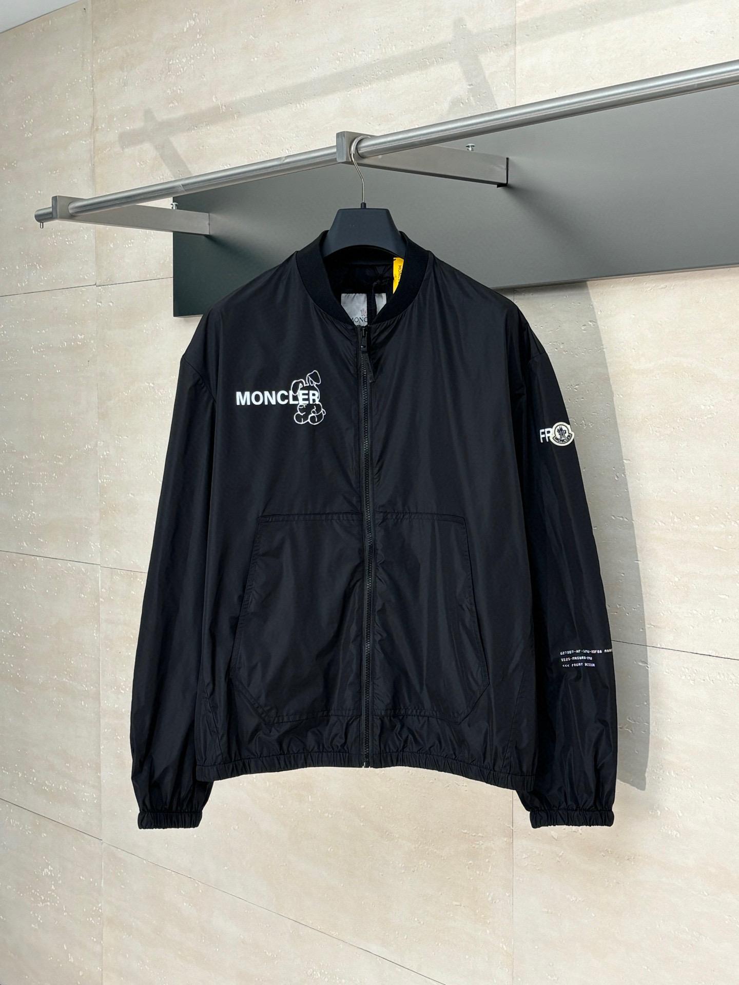 Бомбер Moncler