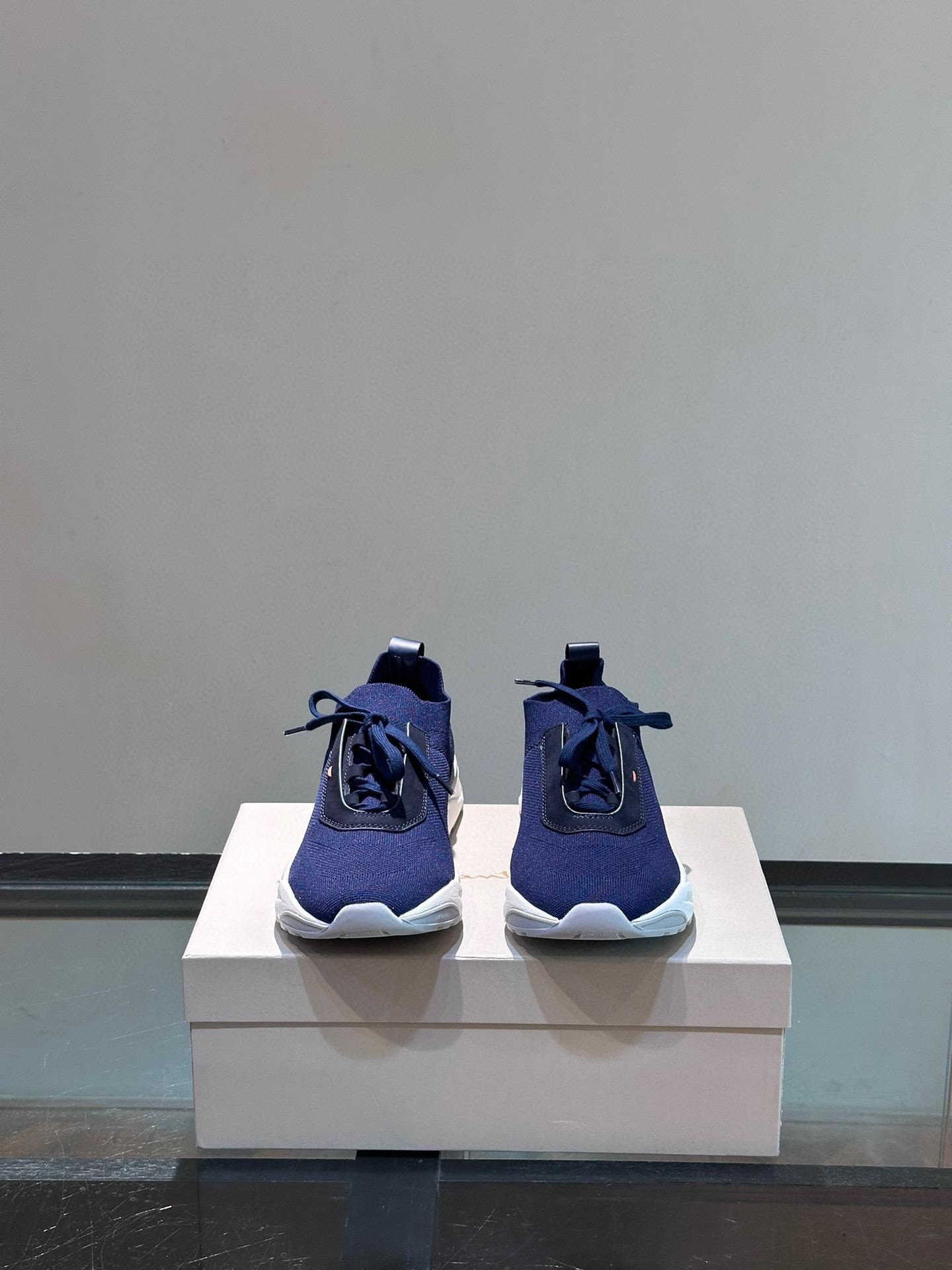 Кроссовки Santoni