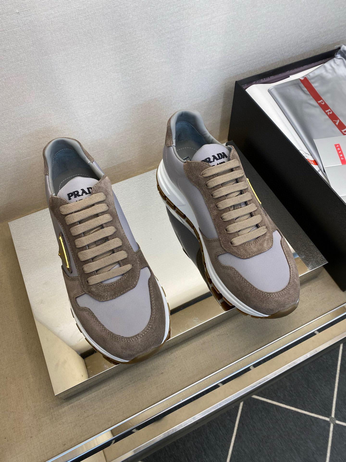 Кроссовки Prada