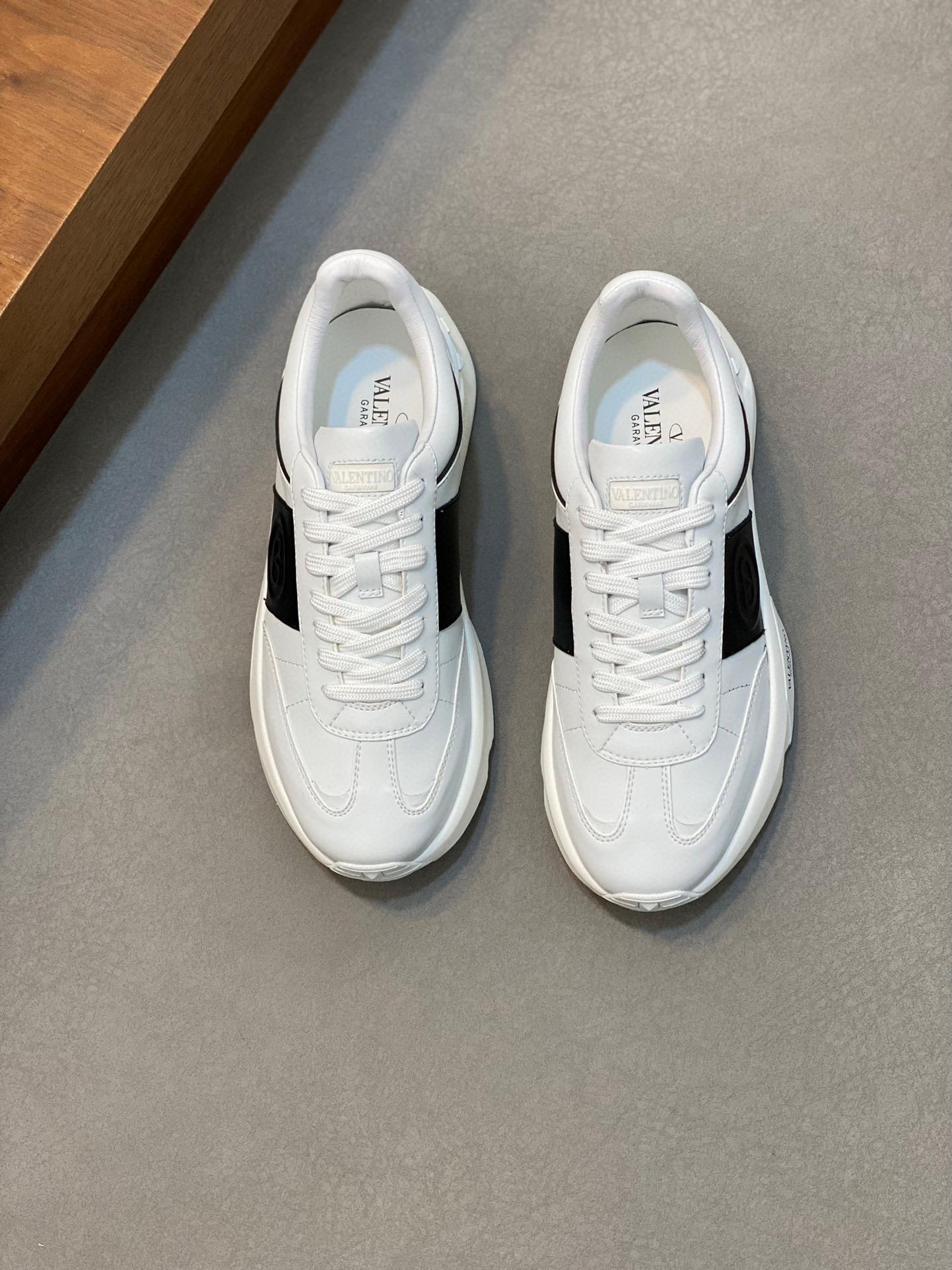 Кроссовки Valentino  