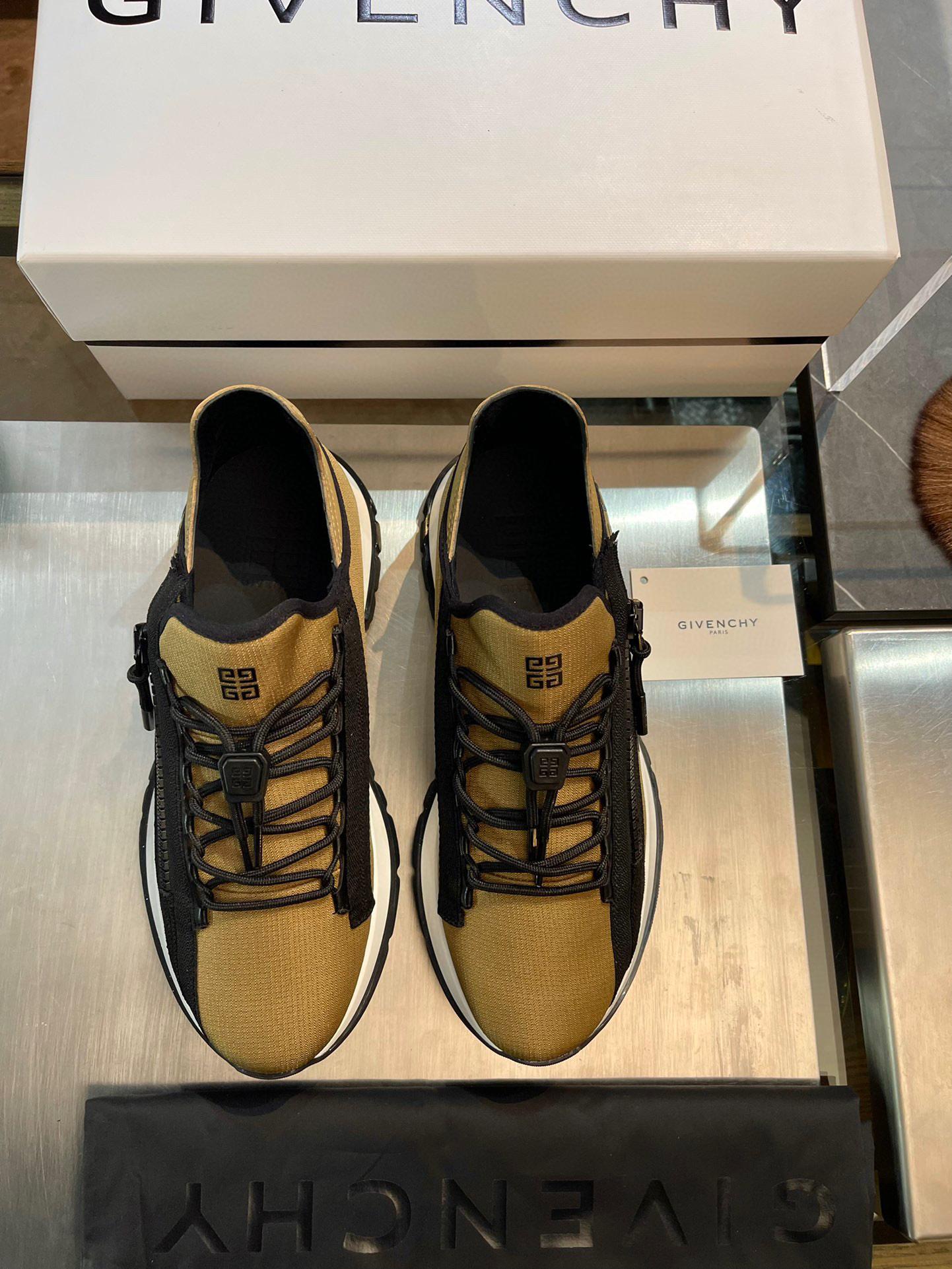 Кроссовки Givenchy 