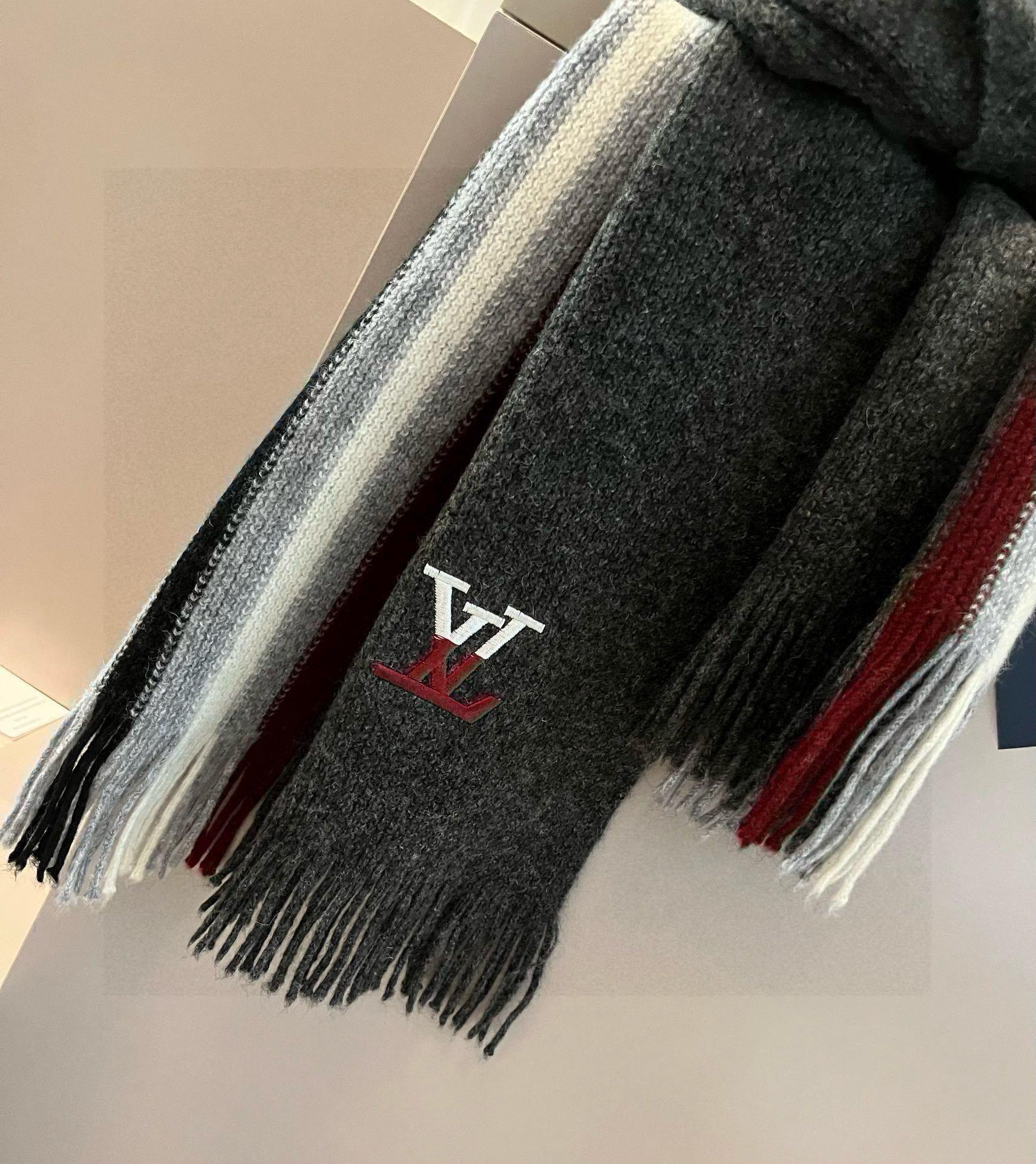 Шарф Louis Vuitton 