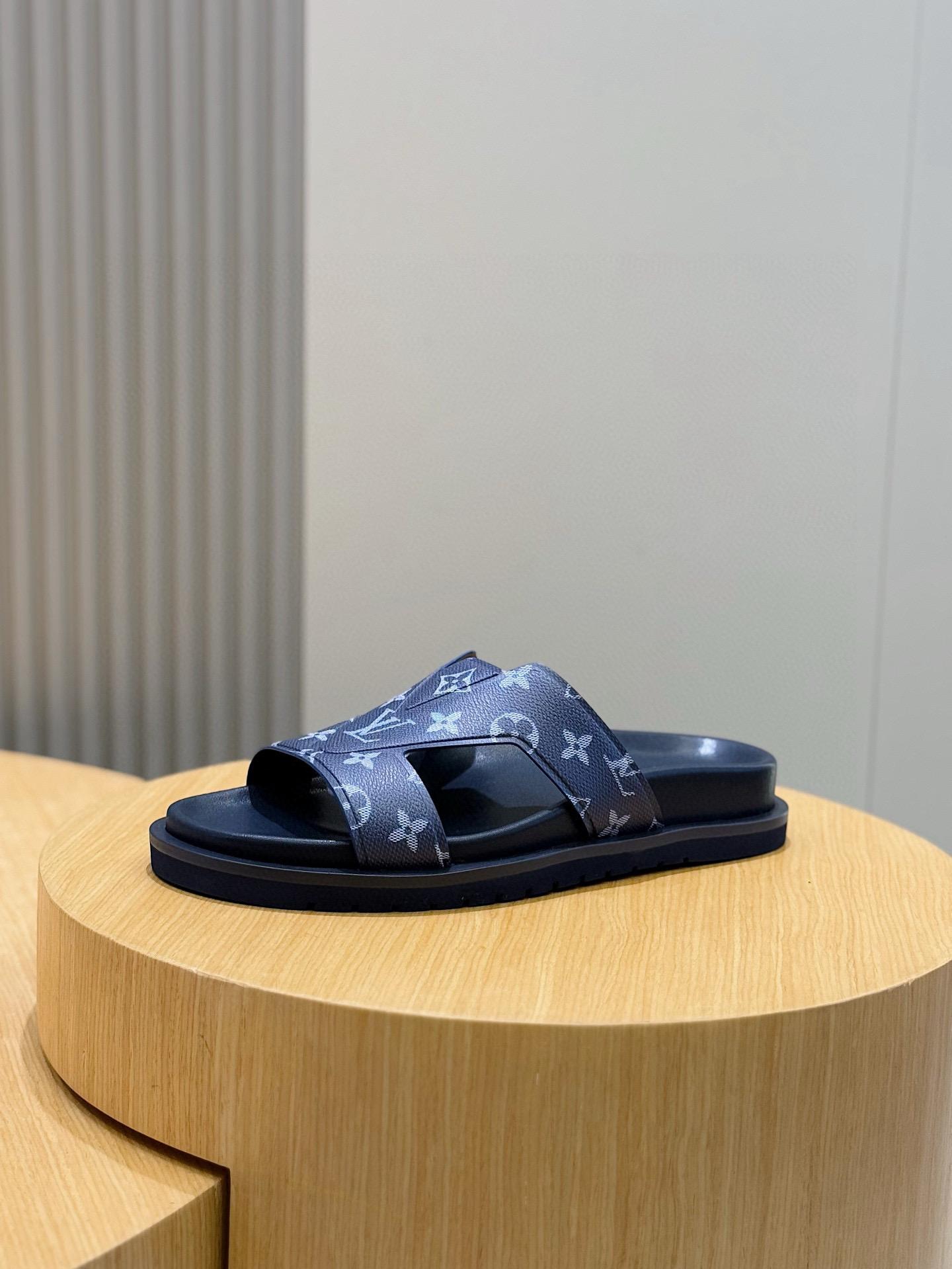 Шлепанцы Louis Vuitton  