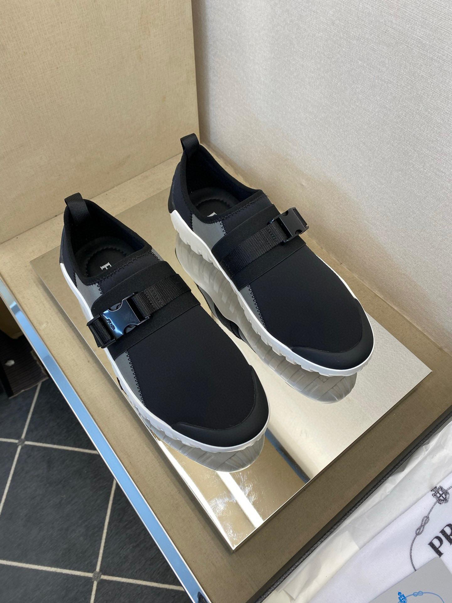 Кроссовки Prada