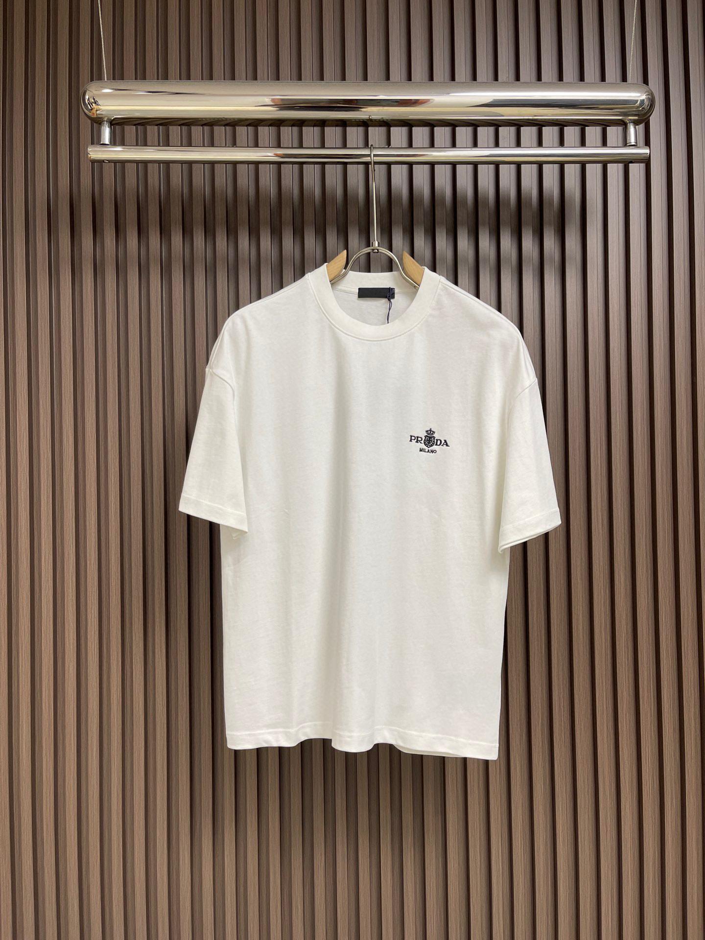 Футболка Prada