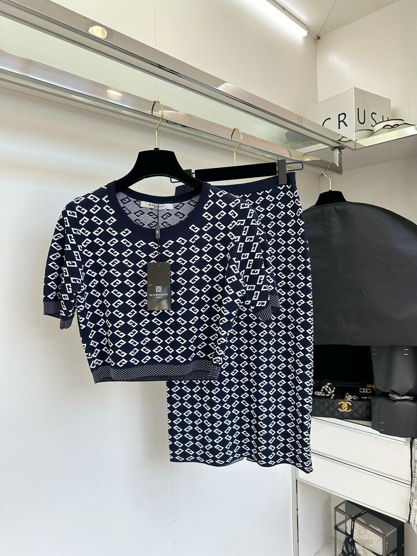 Костюм Givenchy 