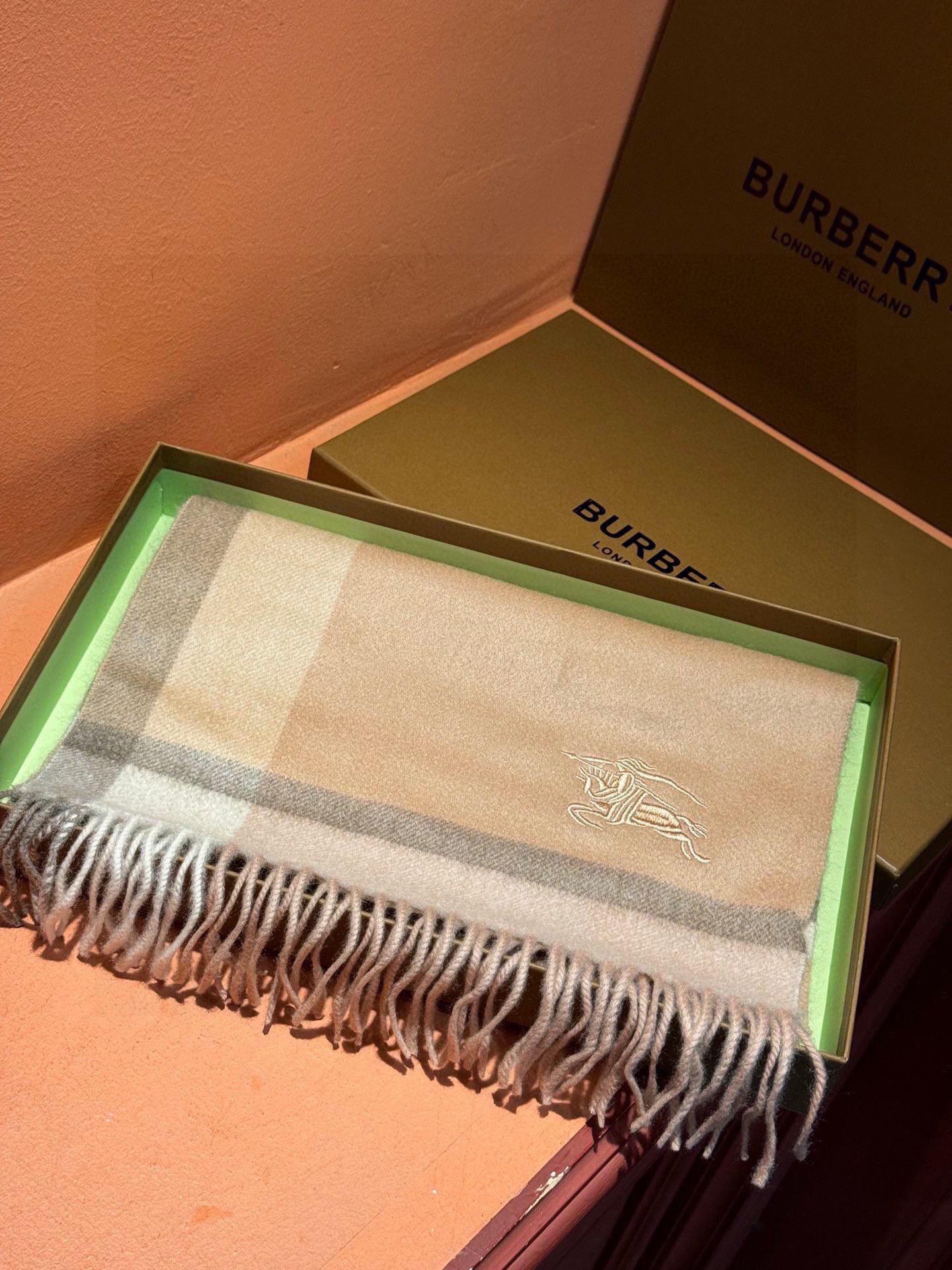 Шарф Burberry 