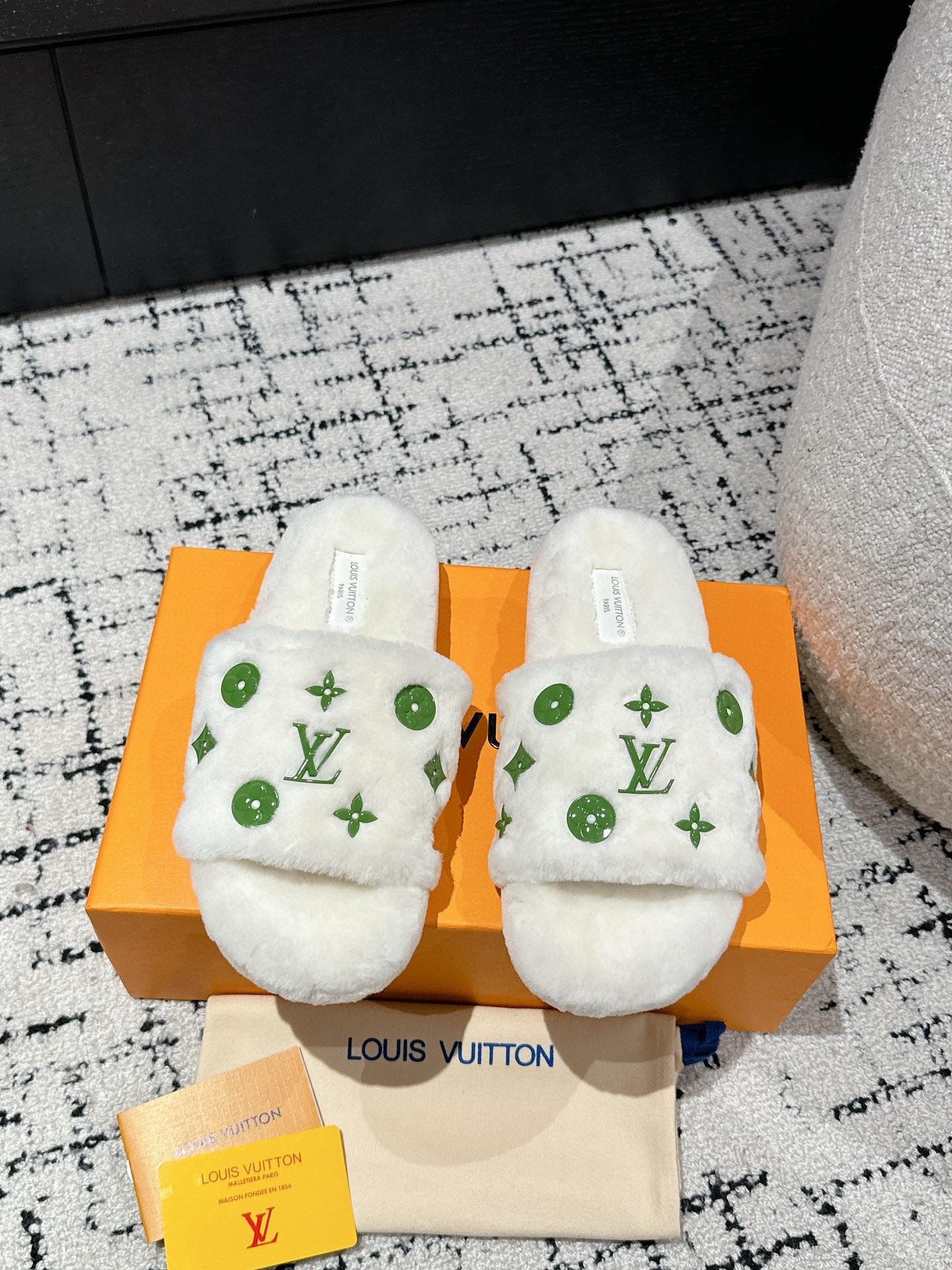 Тапки Louis Vuitton 