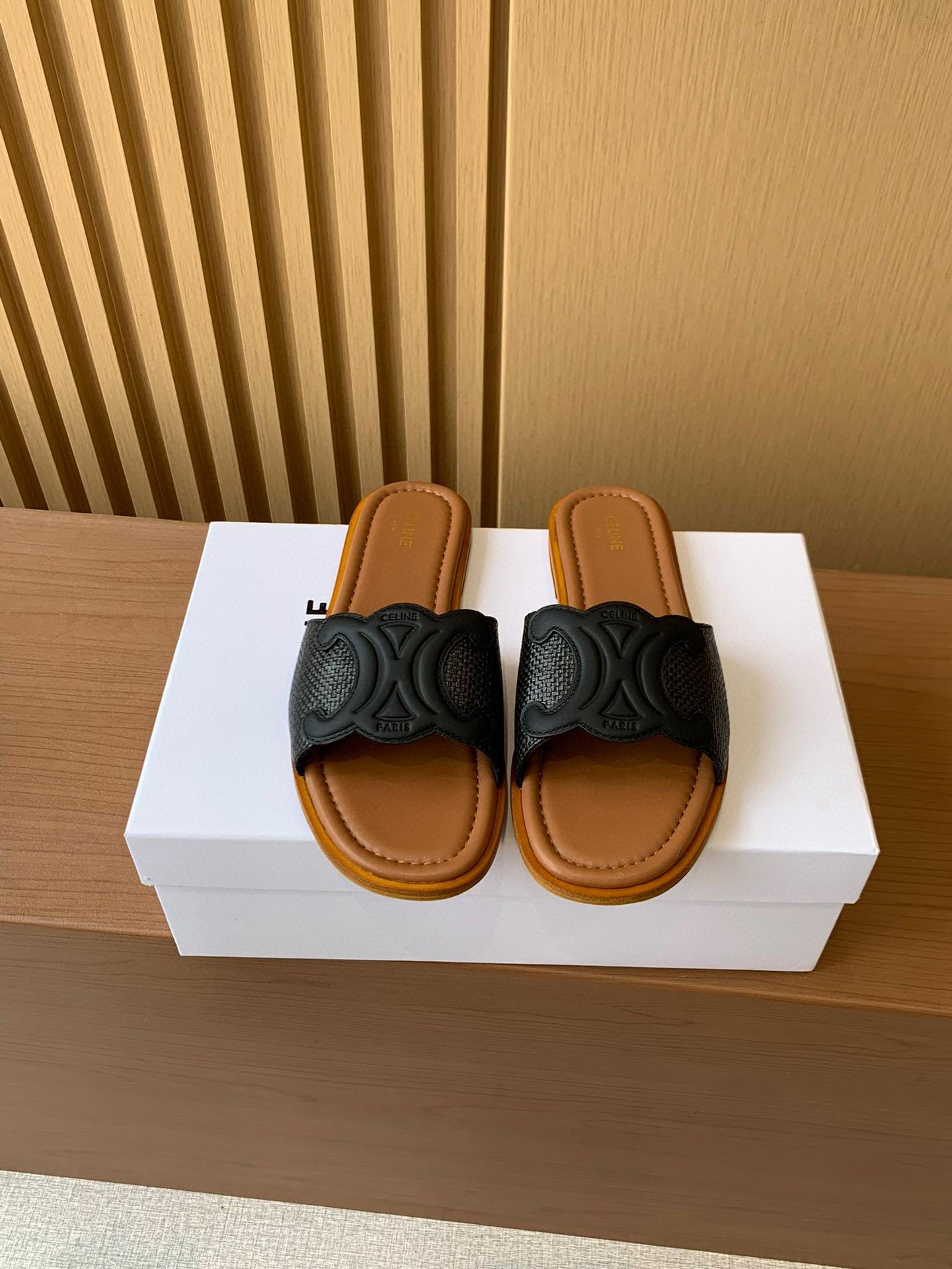 Шлёпанцы Celine