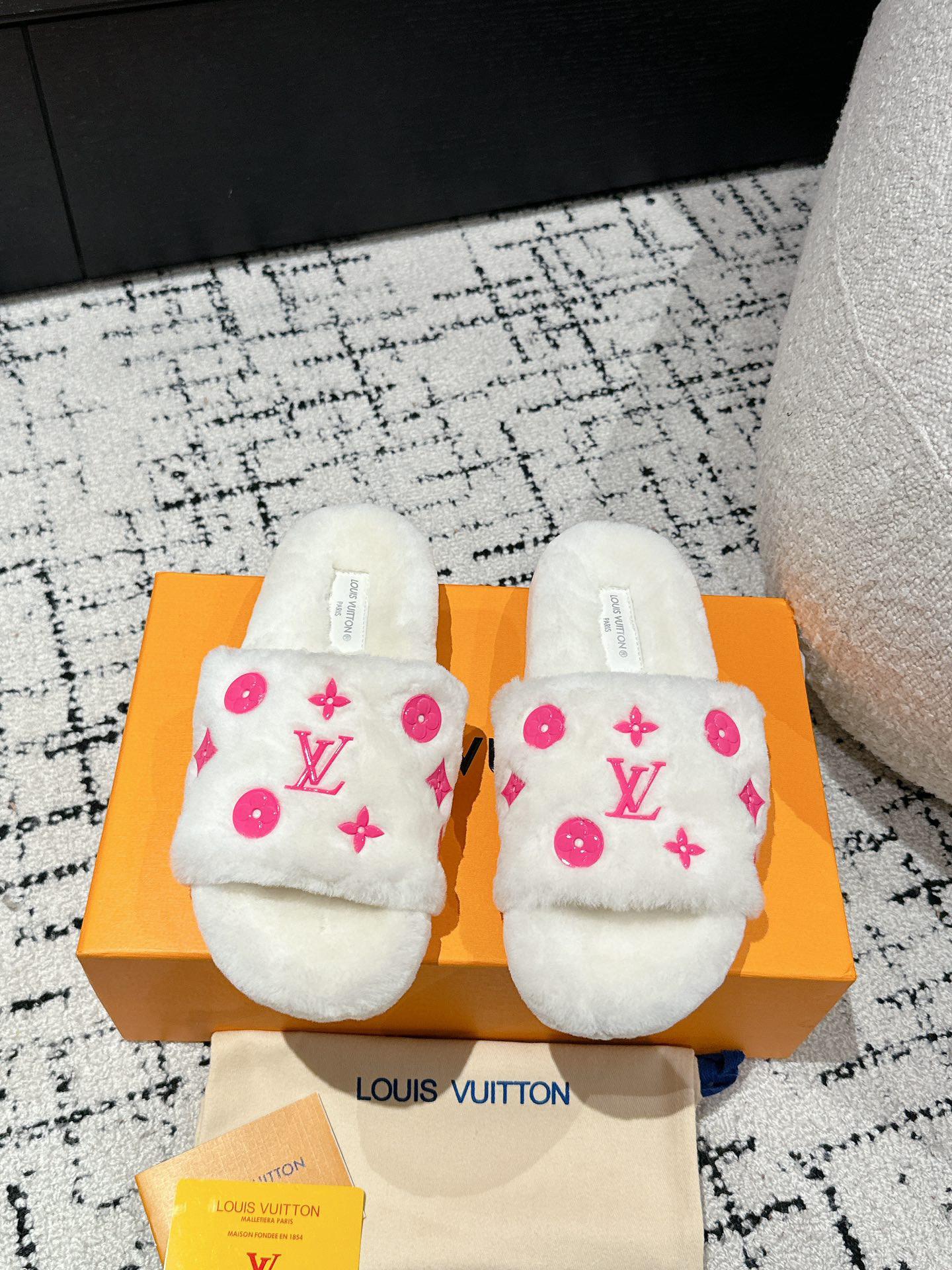 Тапки Louis Vuitton 