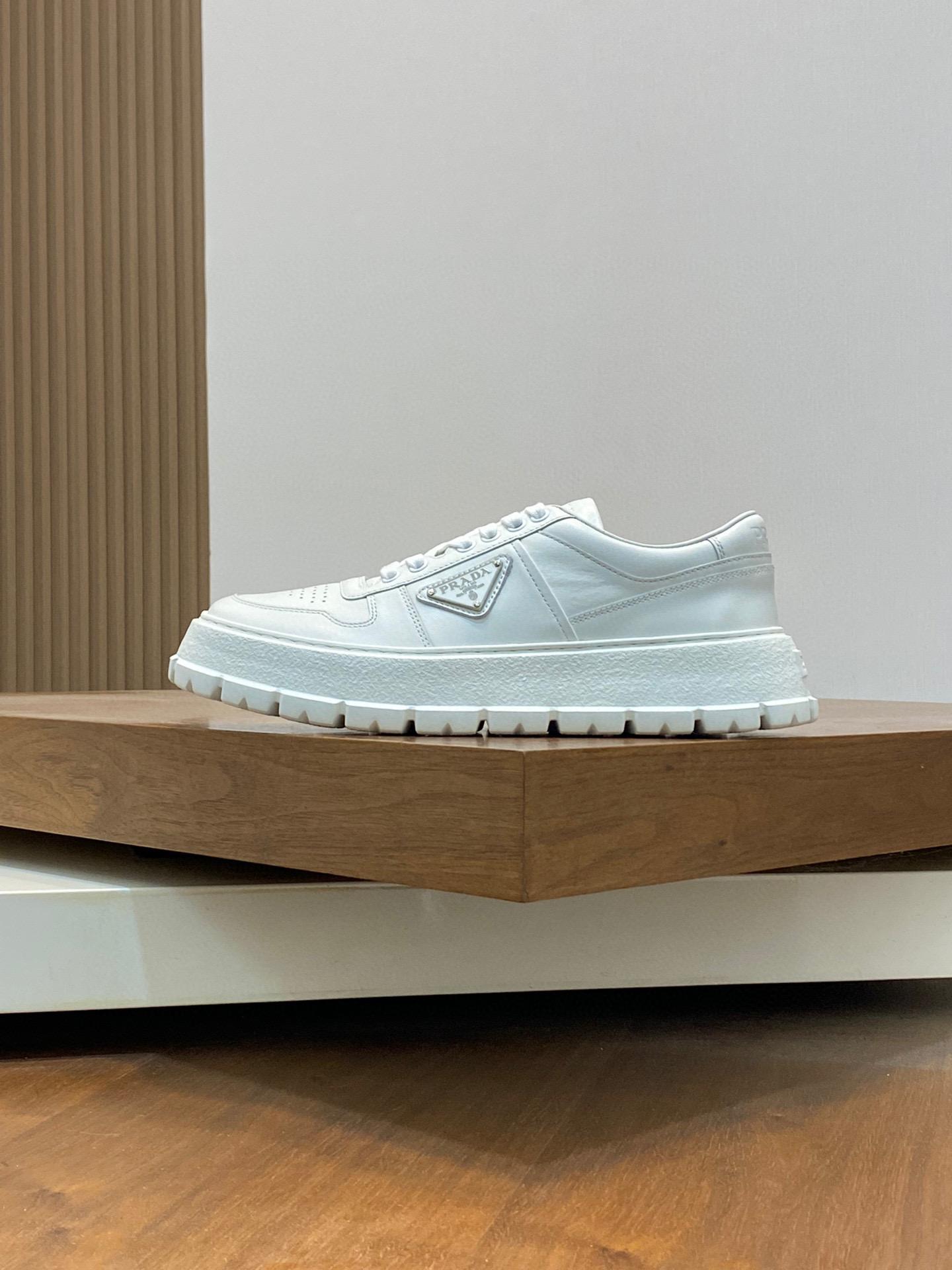 Кроссовки Prada  