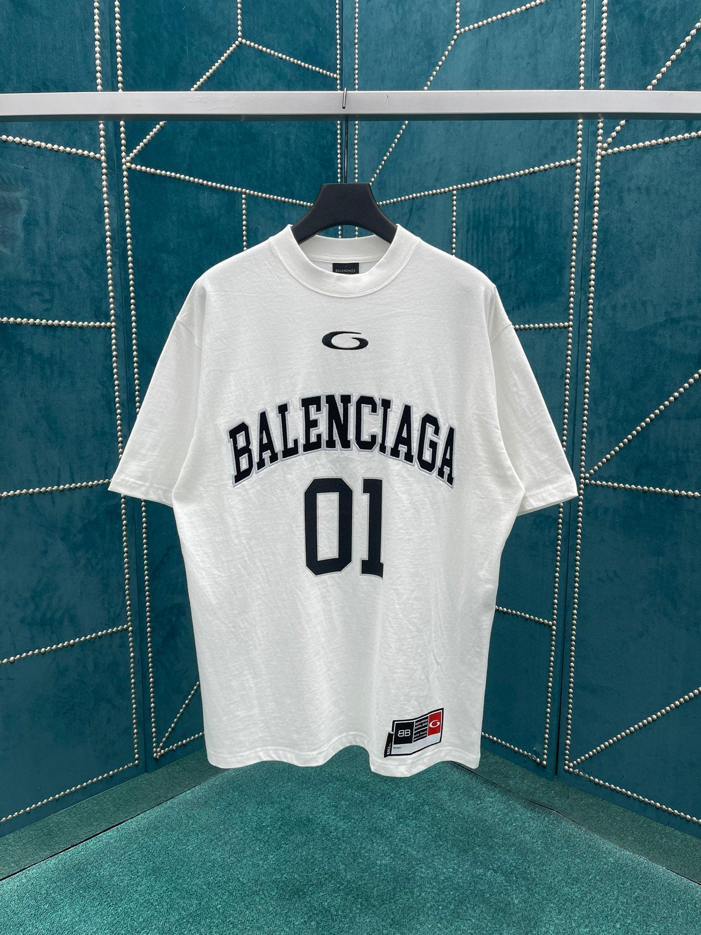 Футболка Balenciaga   