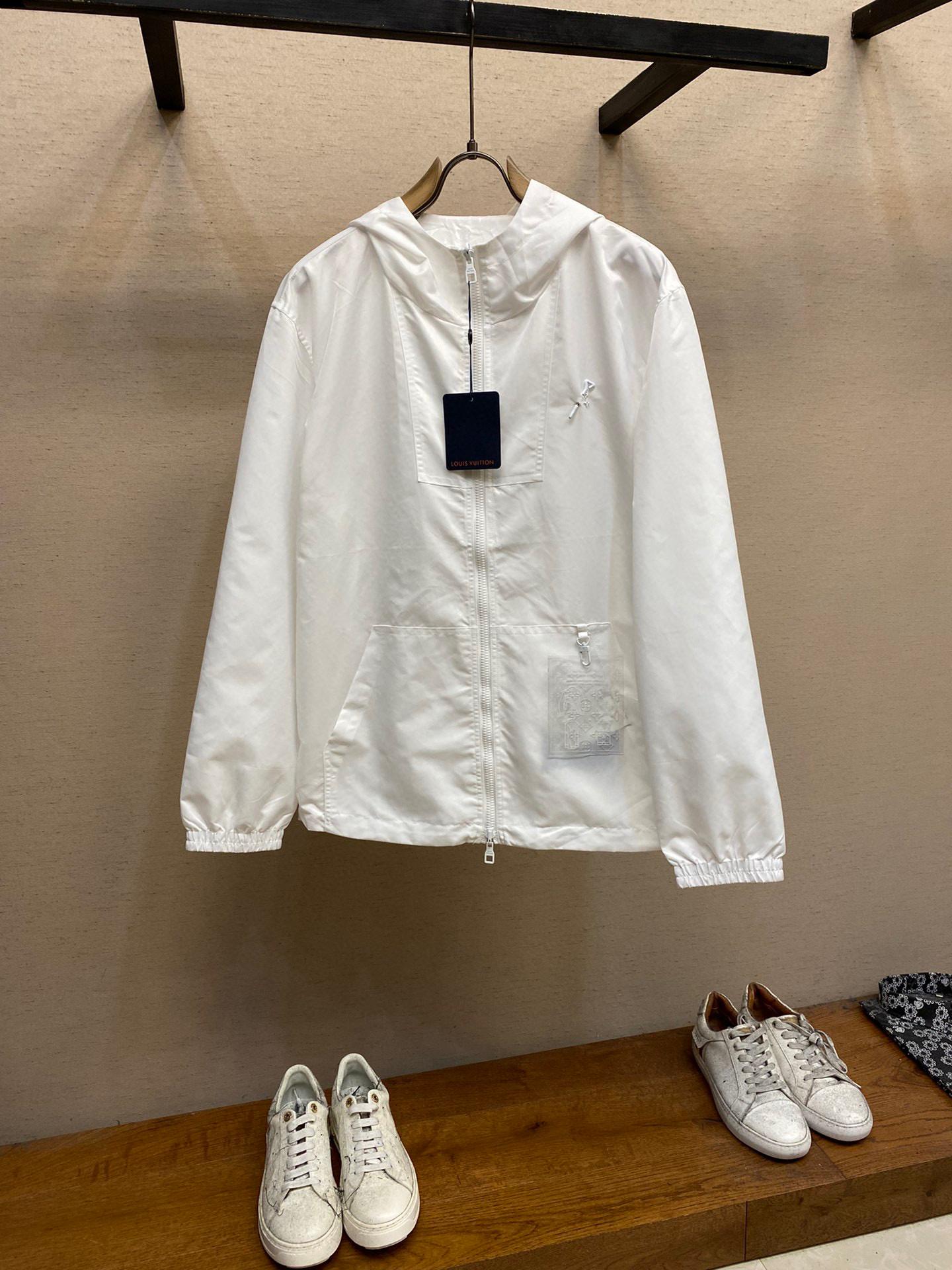 Легкая куртка Louis Vuitton 