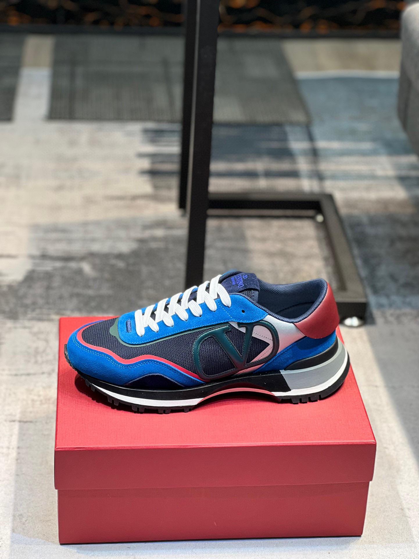 Кроссовки Valentino