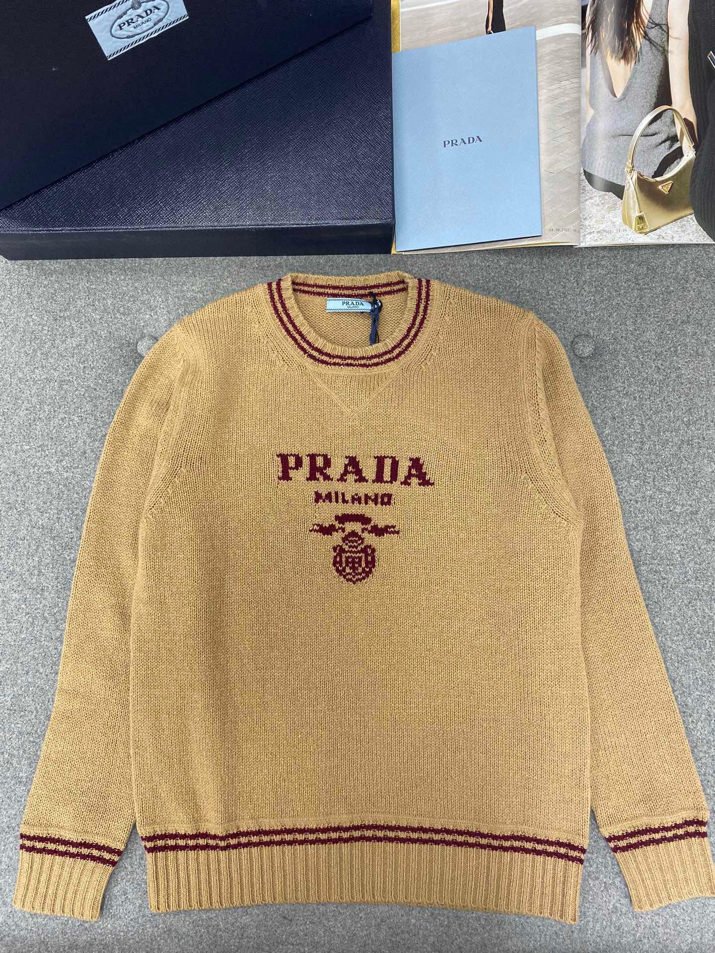 Свитер Prada 