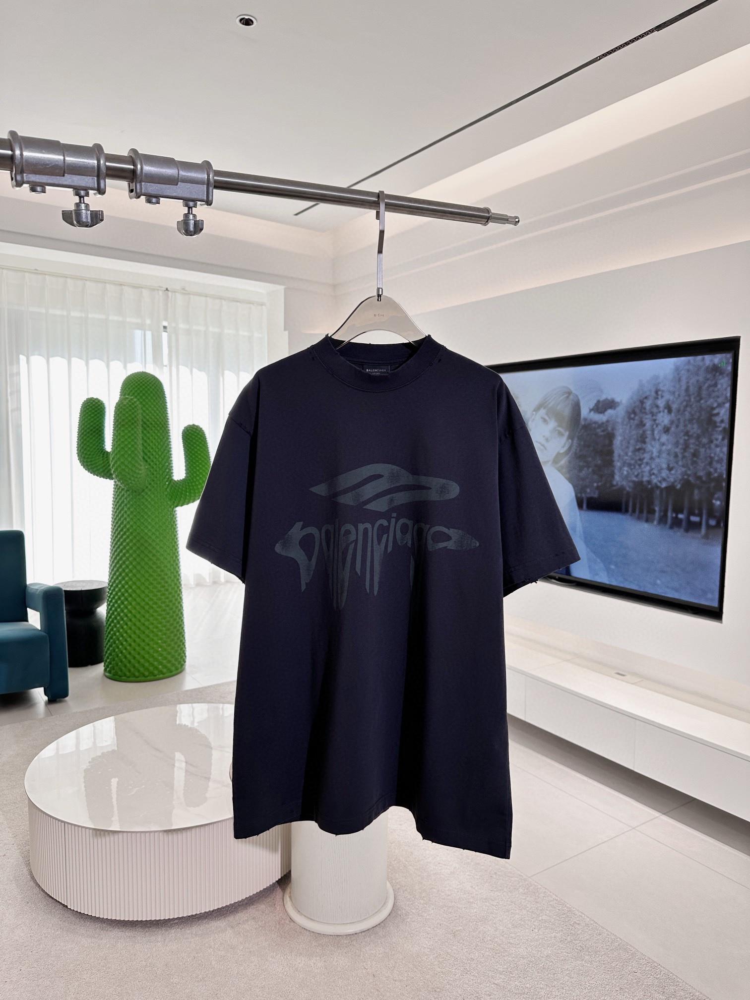 Футболка Balenciaga 