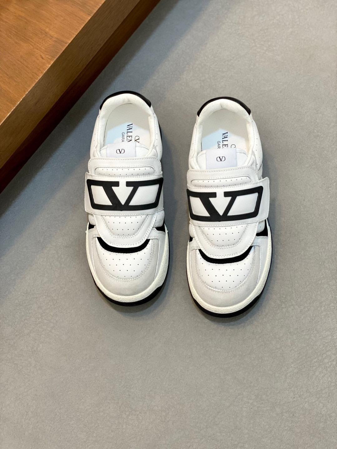 Кроссовки Valentino 