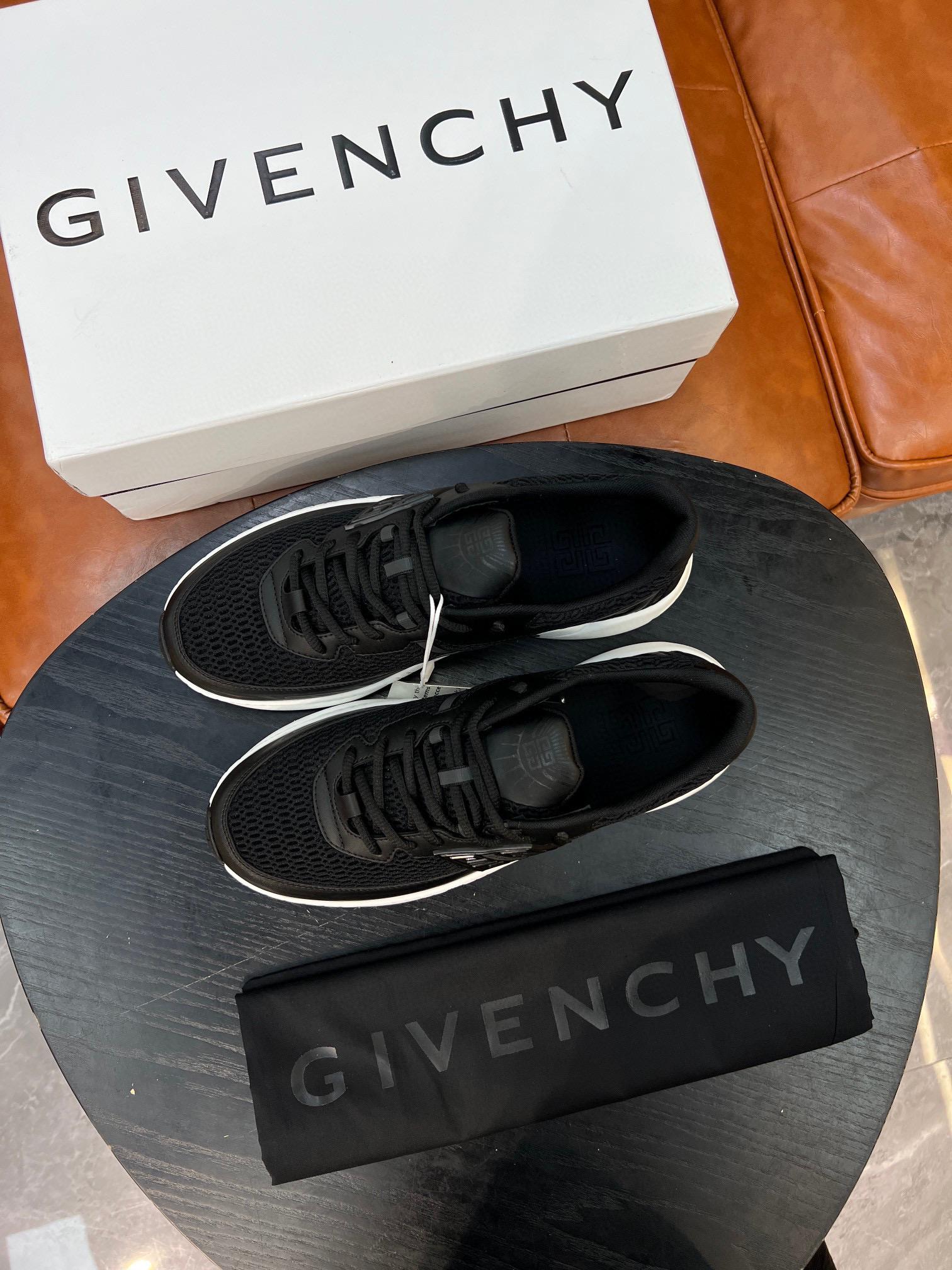 Кроссовки Givenchy 