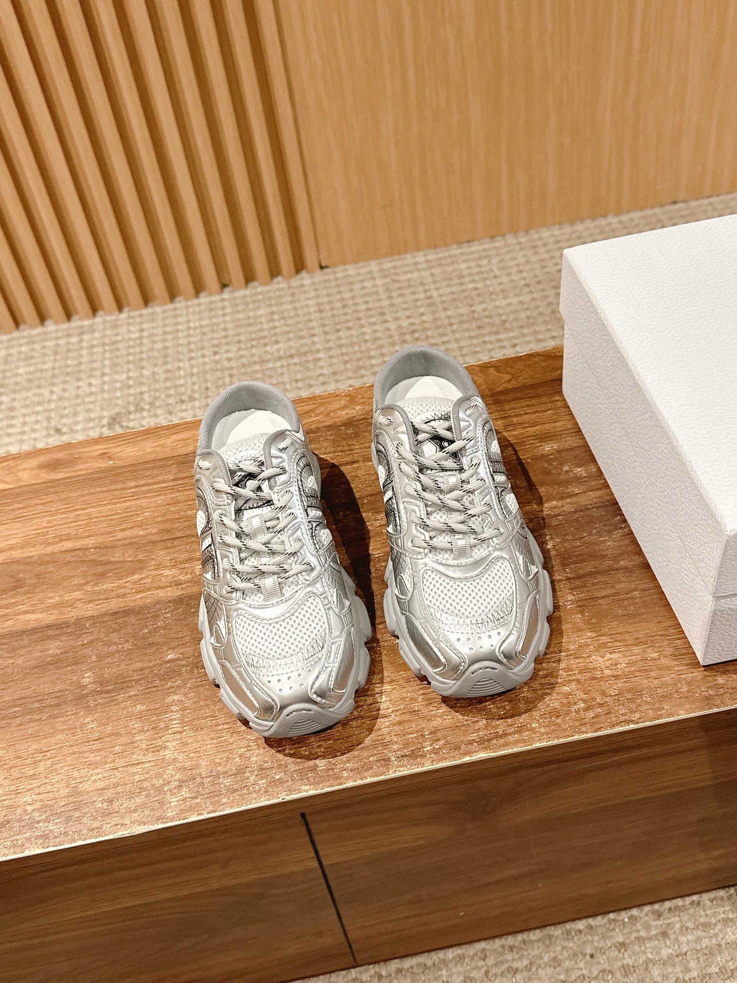 Кроссовки Dior