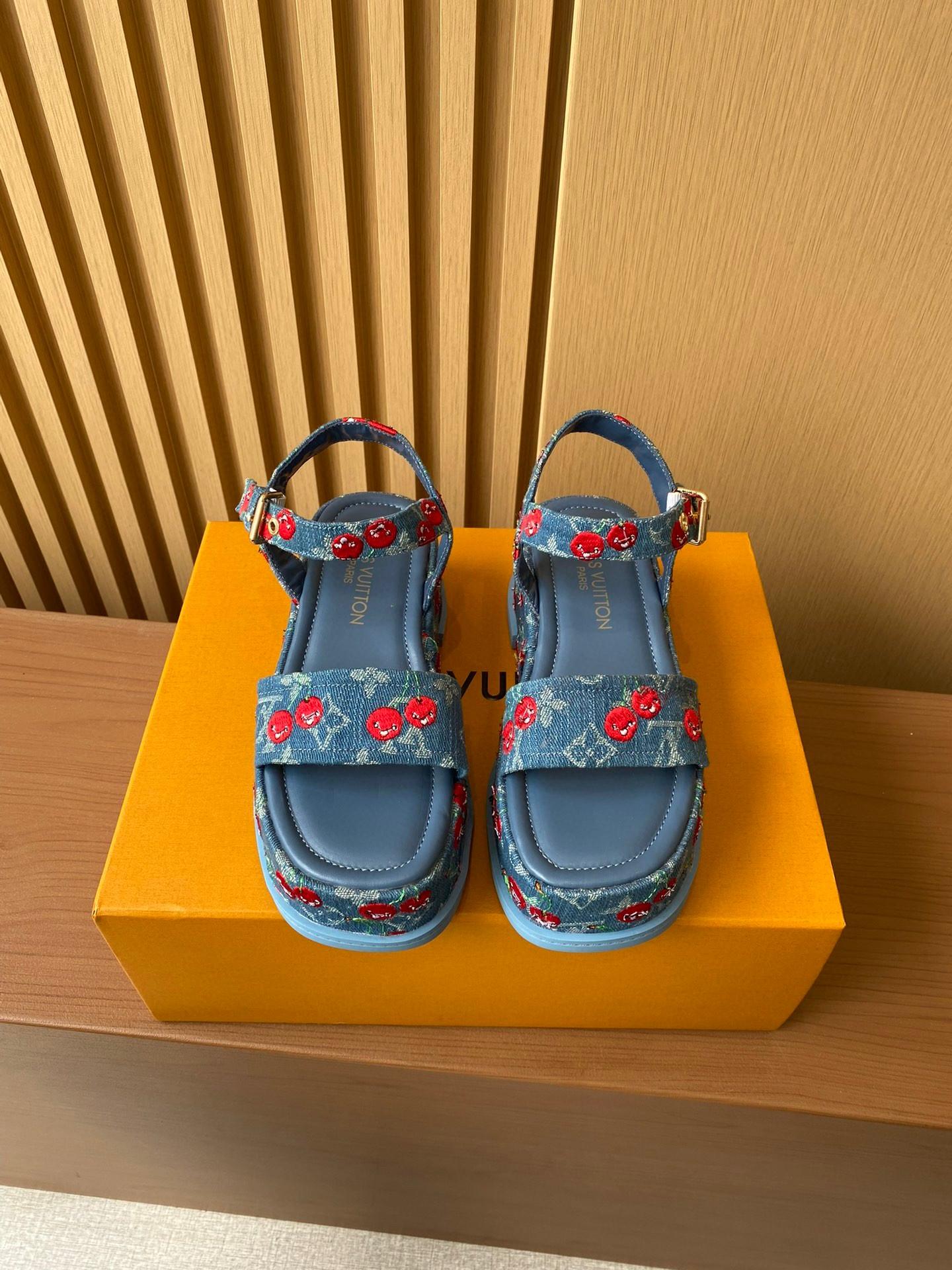 Сандали Louis Vuitton 