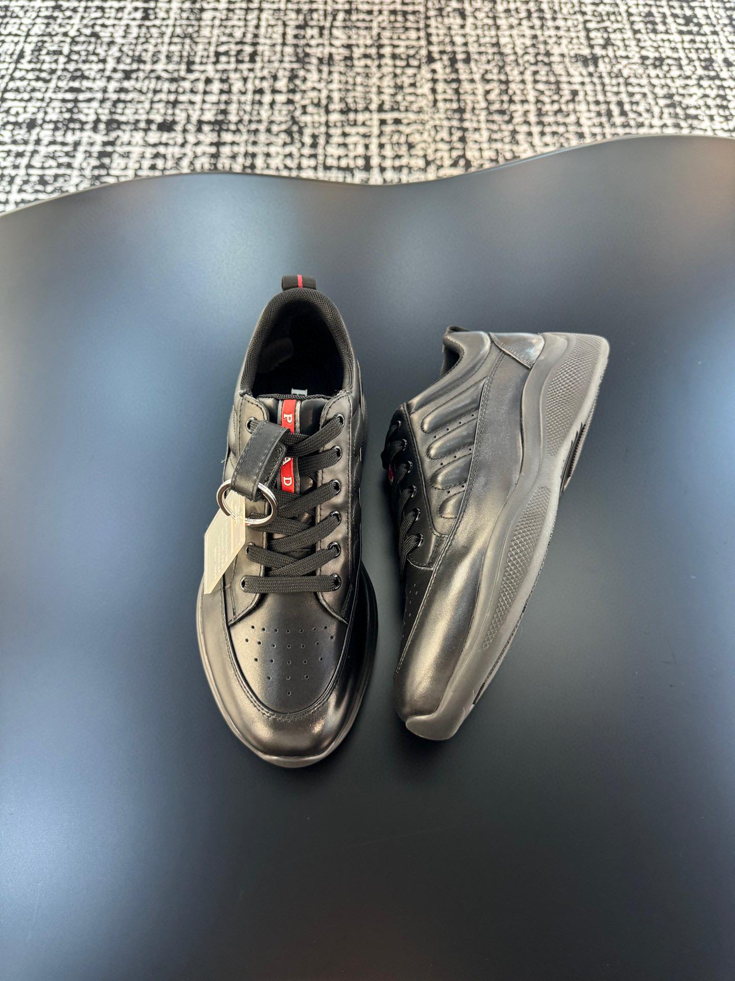 Кроссовки Prada