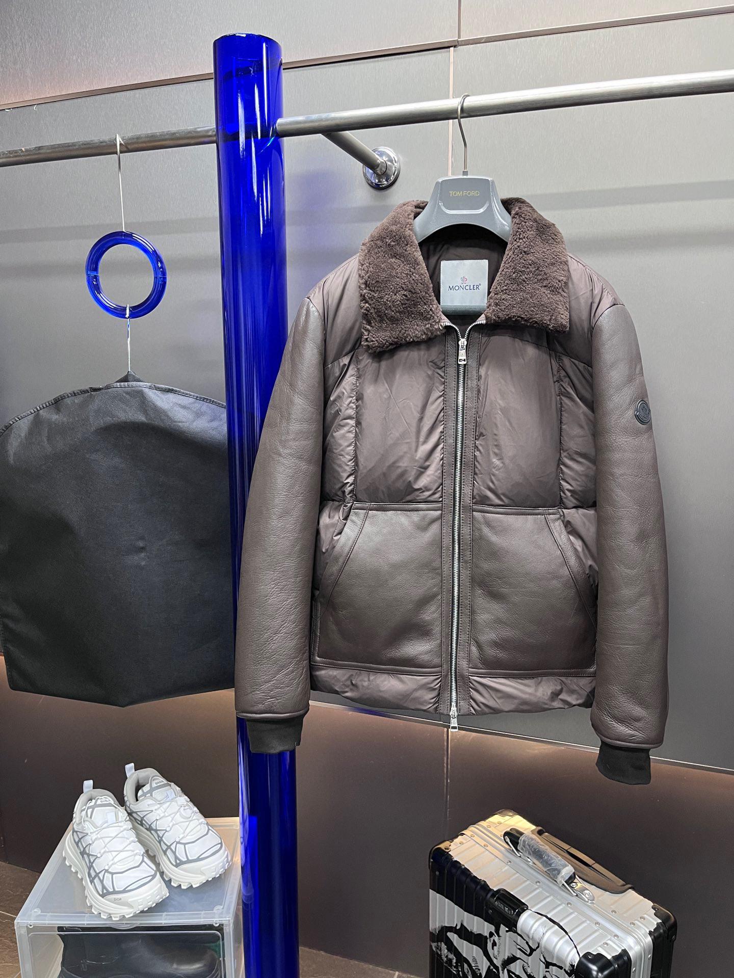 Кожаная куртка Moncler 