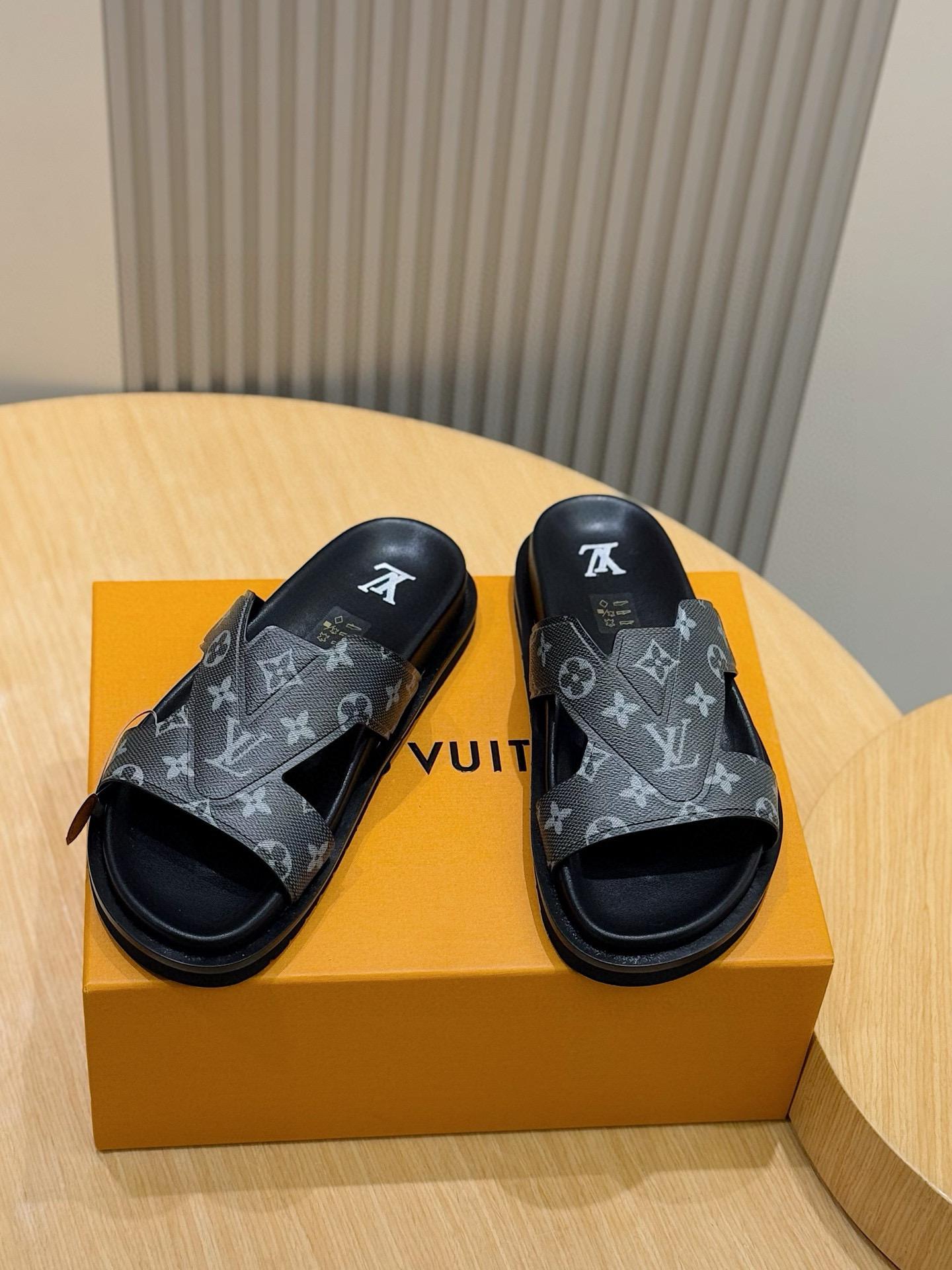 Шлепанцы Louis Vuitton 