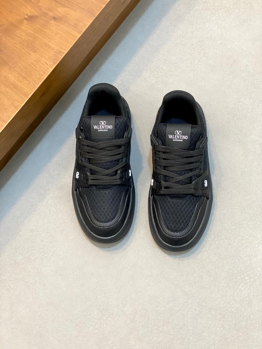 Кроссовки Valentino 