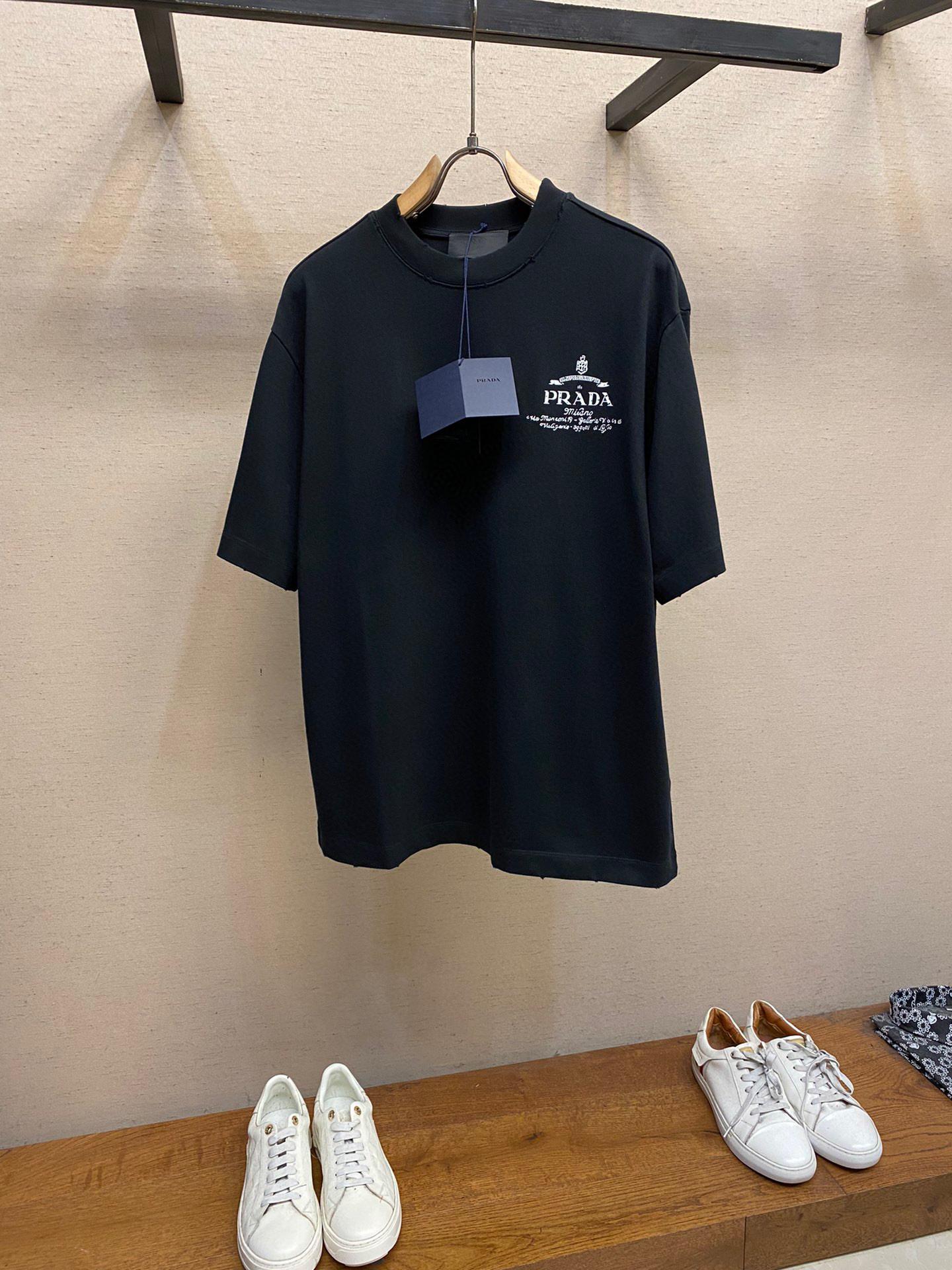 Футболка Prada 