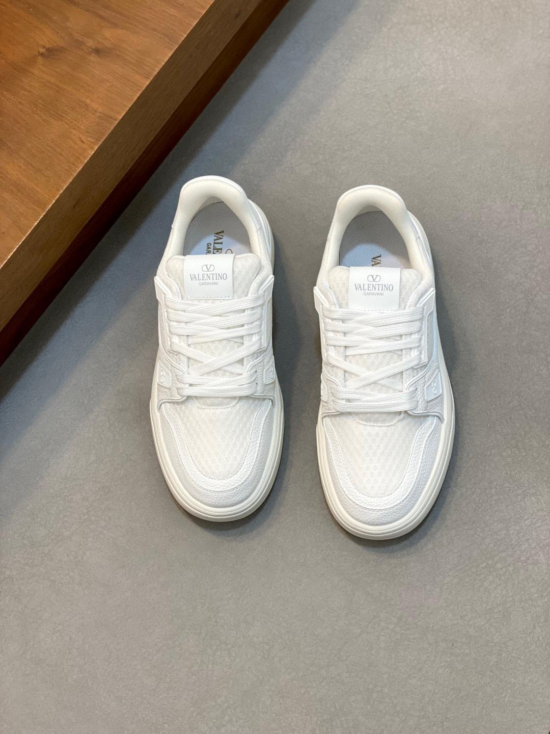 Кроссовки Valentino 