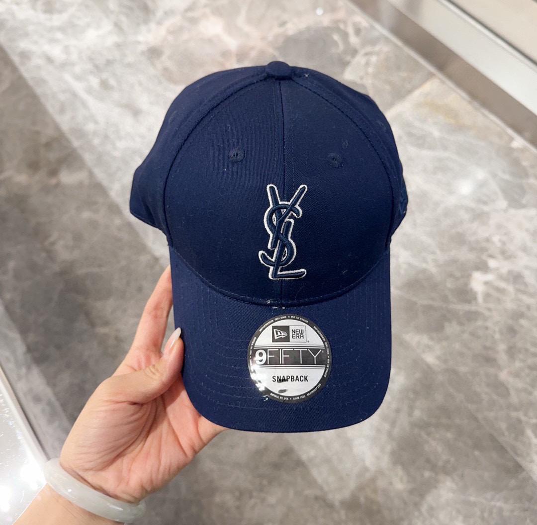 Кепка Saint Laurent 