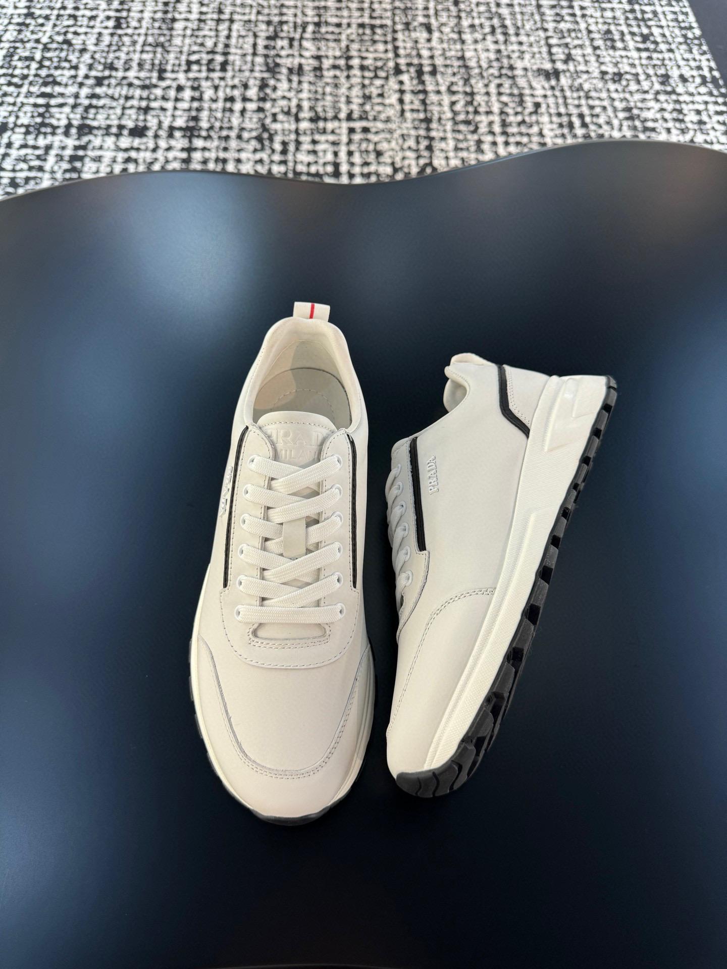 Кроссовки Prada